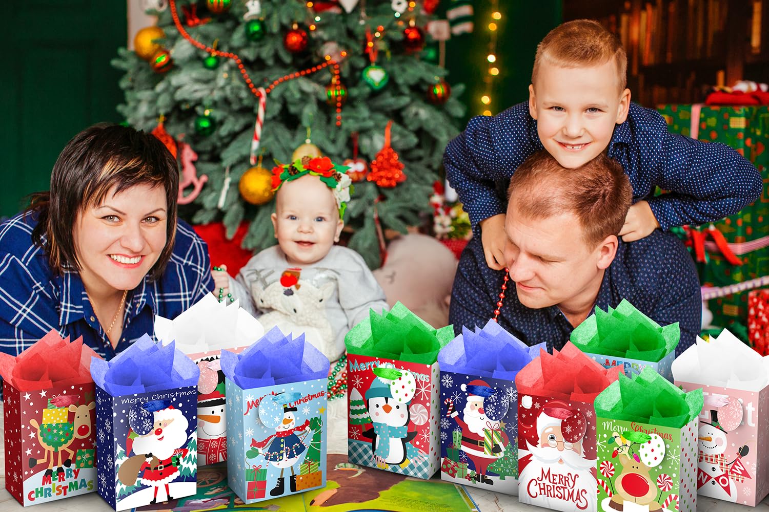 JWSCYSY Paquete de 60 pequeñas bolsas de regalo de Navidad con papel de seda y etiqueta, mini bolsas de papel con asas, diseño de Navidad surtido para envolver regalos de Navidad.
