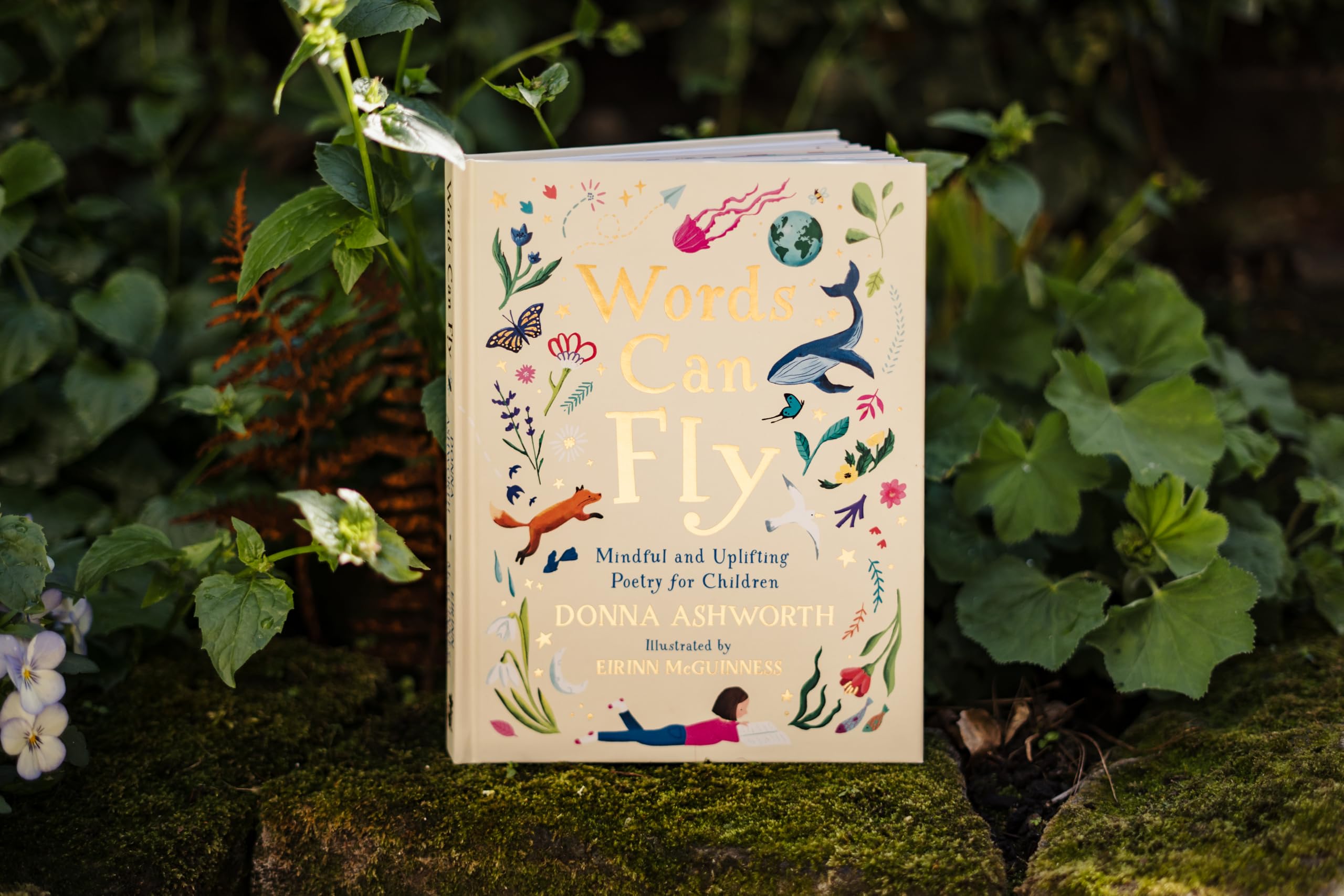 Words Can Fly: Uplifting poems for children from Sunday Times bestselling author Donna Ashworth