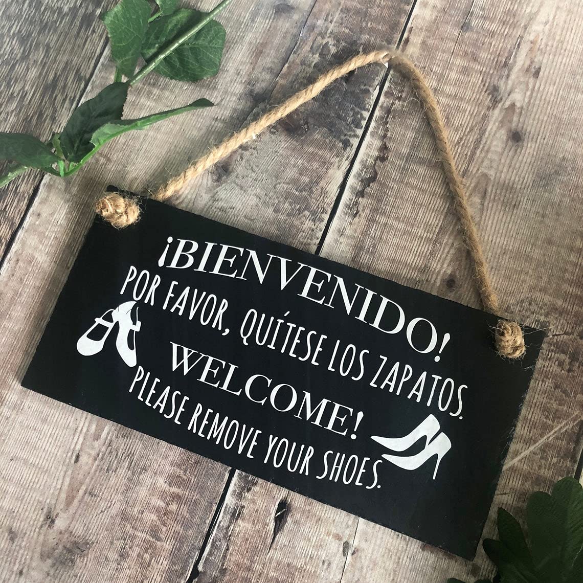 FoDuoDuo Bienvenido Por Favor, Quitese Los Zapatos, Remove Your Shoes Sign, Spanish and English Sign, Wooden Hanging Sign, Plaque Sign 6 X 13 Inch