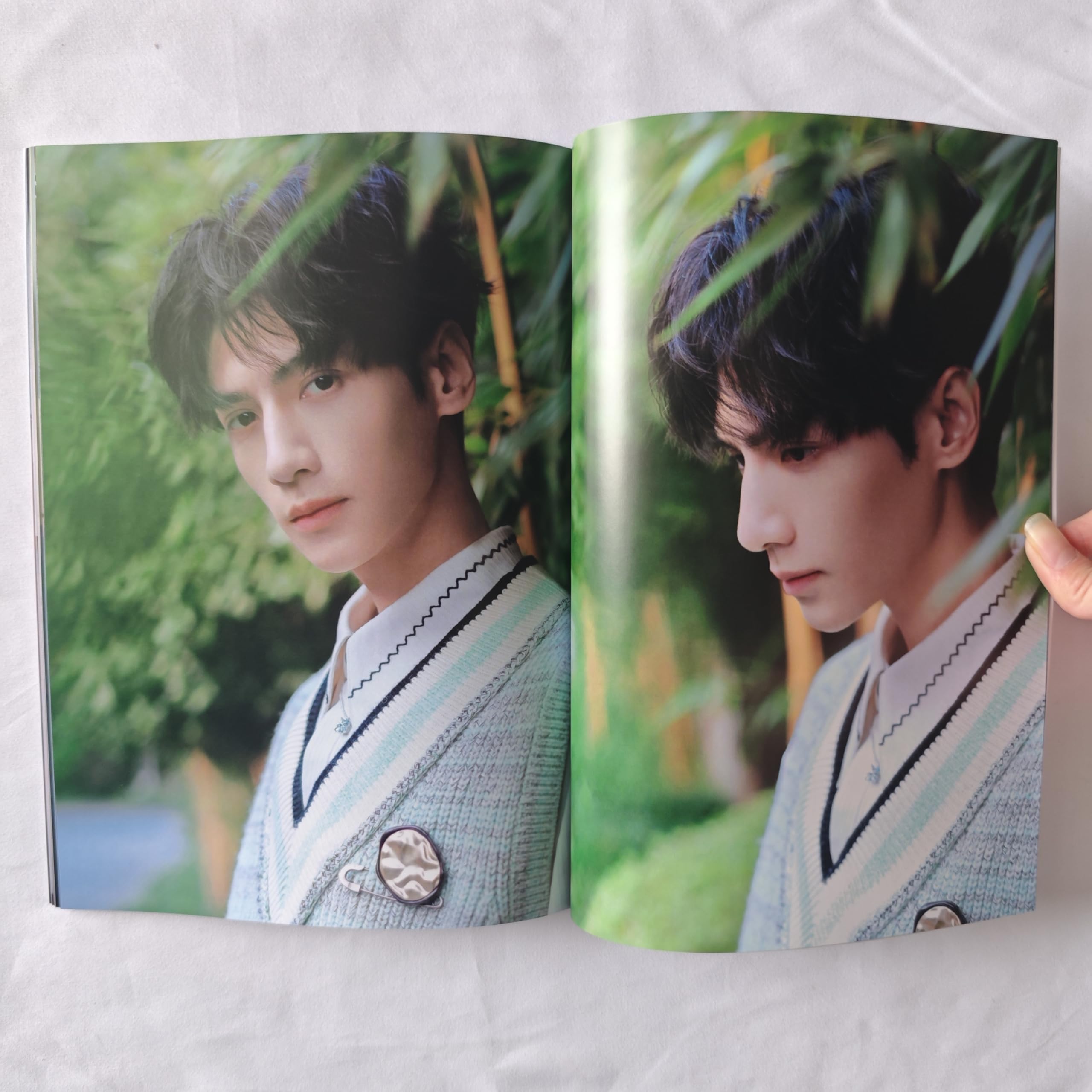 Amazon.co.jp: 月見竹取 羅雲熙 レオロー 写真集 64P 『皓衣行