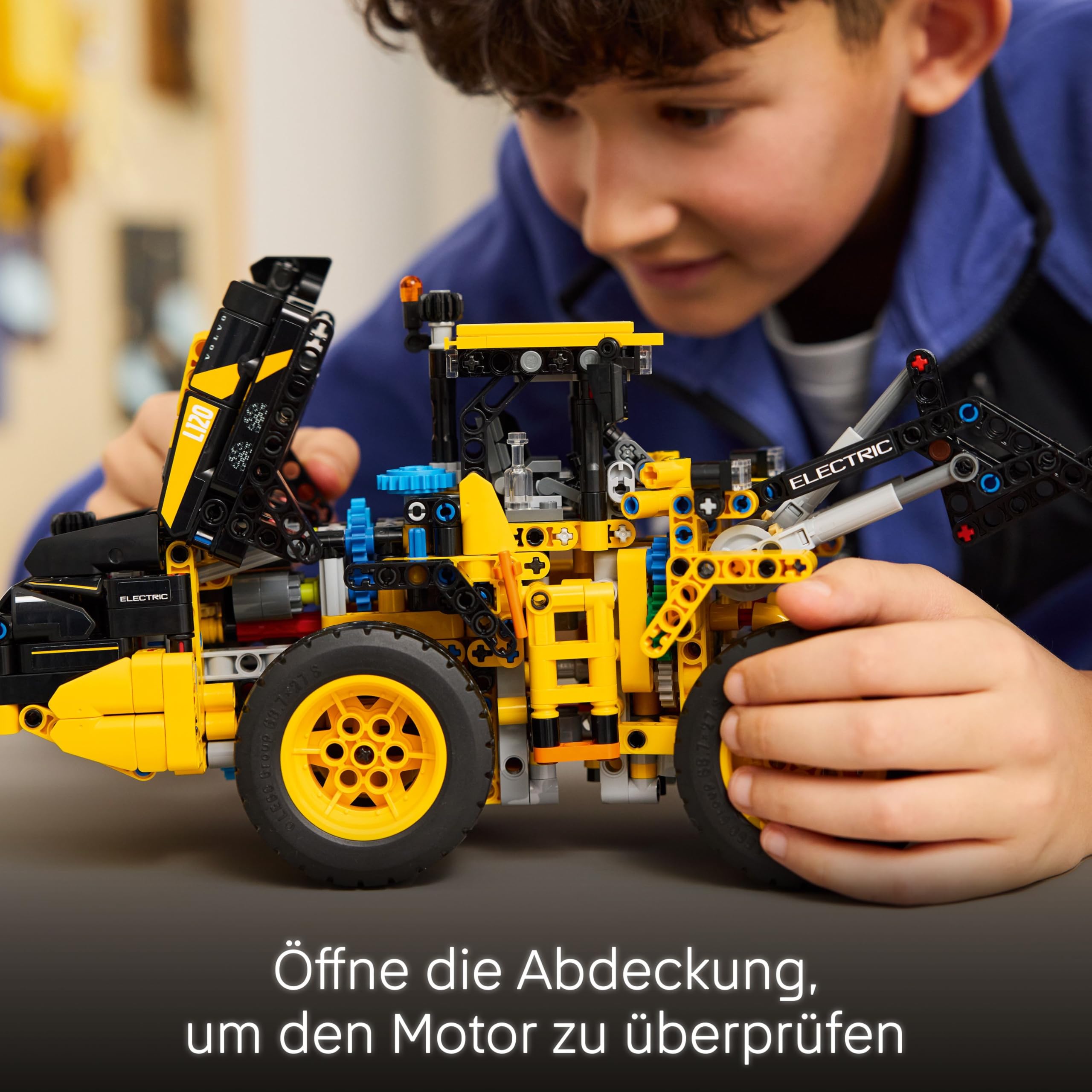 LEGO Technic Volvo L120 Electric Wheel Loader - Construction Vehicle Toy with Articulated Steering and Moving Shovel - Birthday Gift for 9+ Year Old Boys - 42209