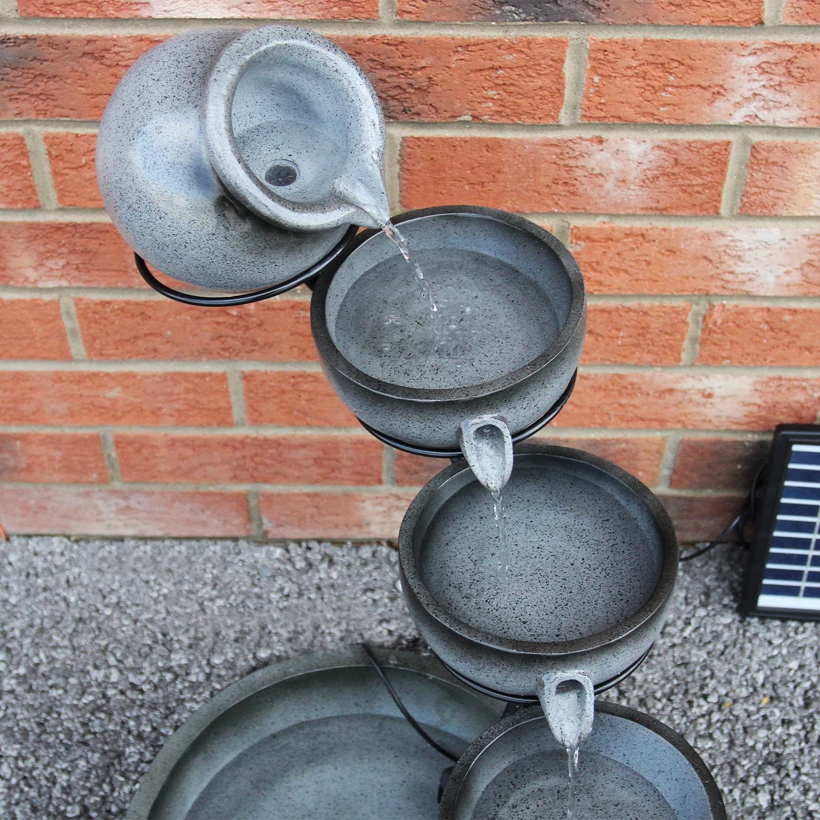 Fontaine de jardin alimentée Énergie Solaire Ornement de jardin Extérieur Décor Patio Résine Gris Sphère autoportante à 4 Niveaux de Bols Renversants Jeu d'eau