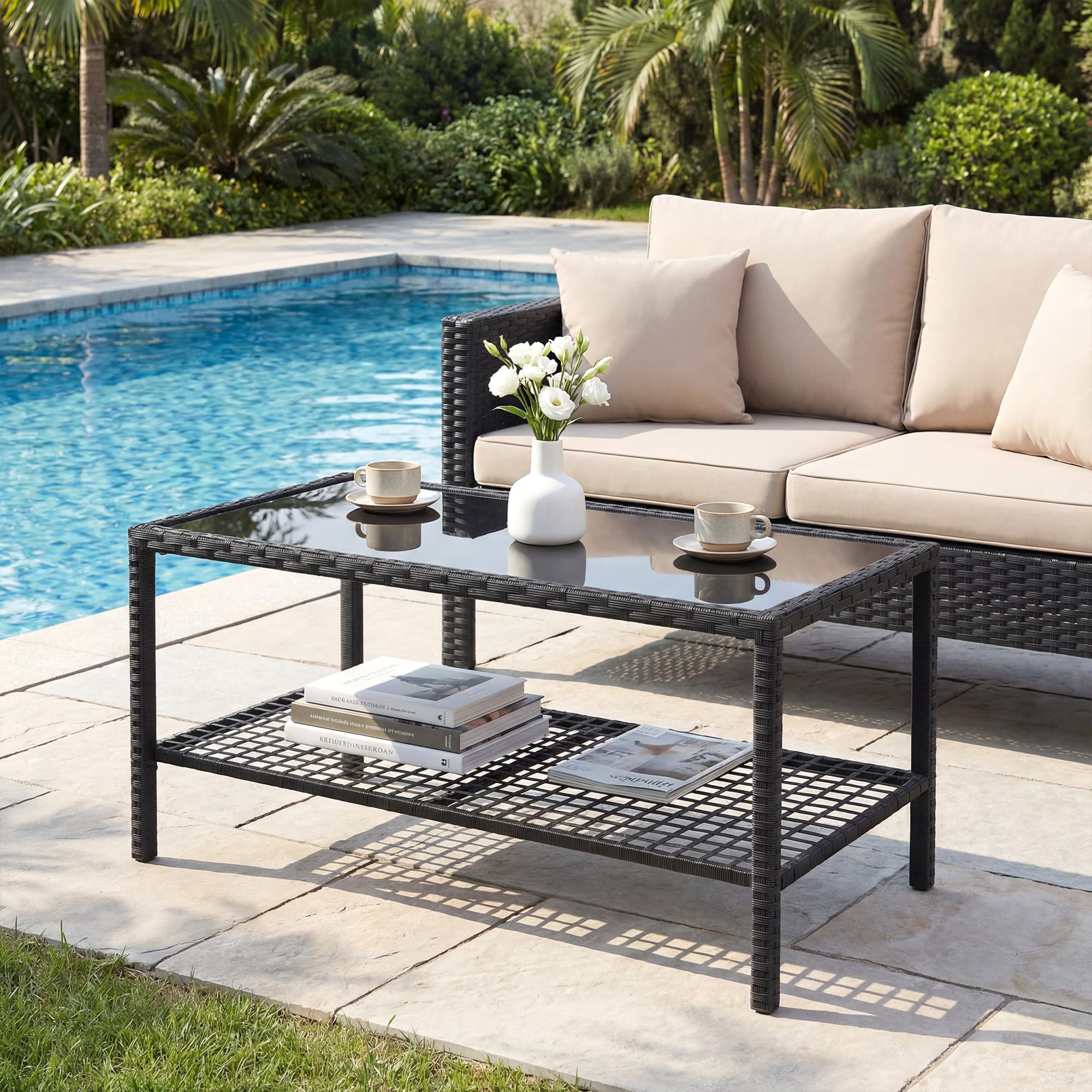 Outsunny Mesa de Jardín de Ratán, Mesita Auxiliar con Estante, Tablero de Vidrio Templado, Estructura de Acero, para Terraza, Patio, Balcón, 92x50x45 cm, Negro