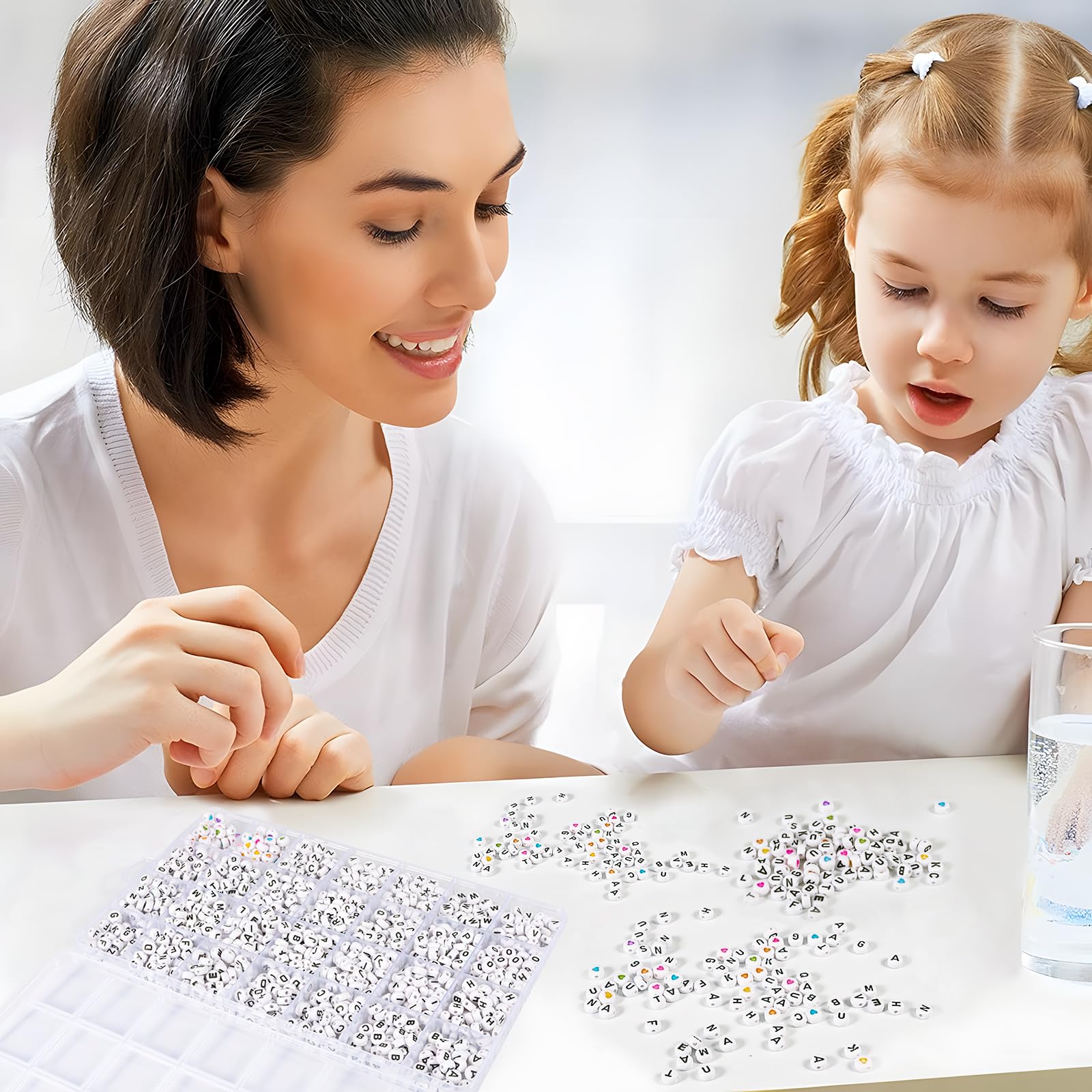 1400+ pezzi Set di perline di lettere per braccialetti, set di perline a forma di cuore colorate in bianco e nero con elastico da 5 m per braccialetti di amicizia per bambini,braccialetti per capelli