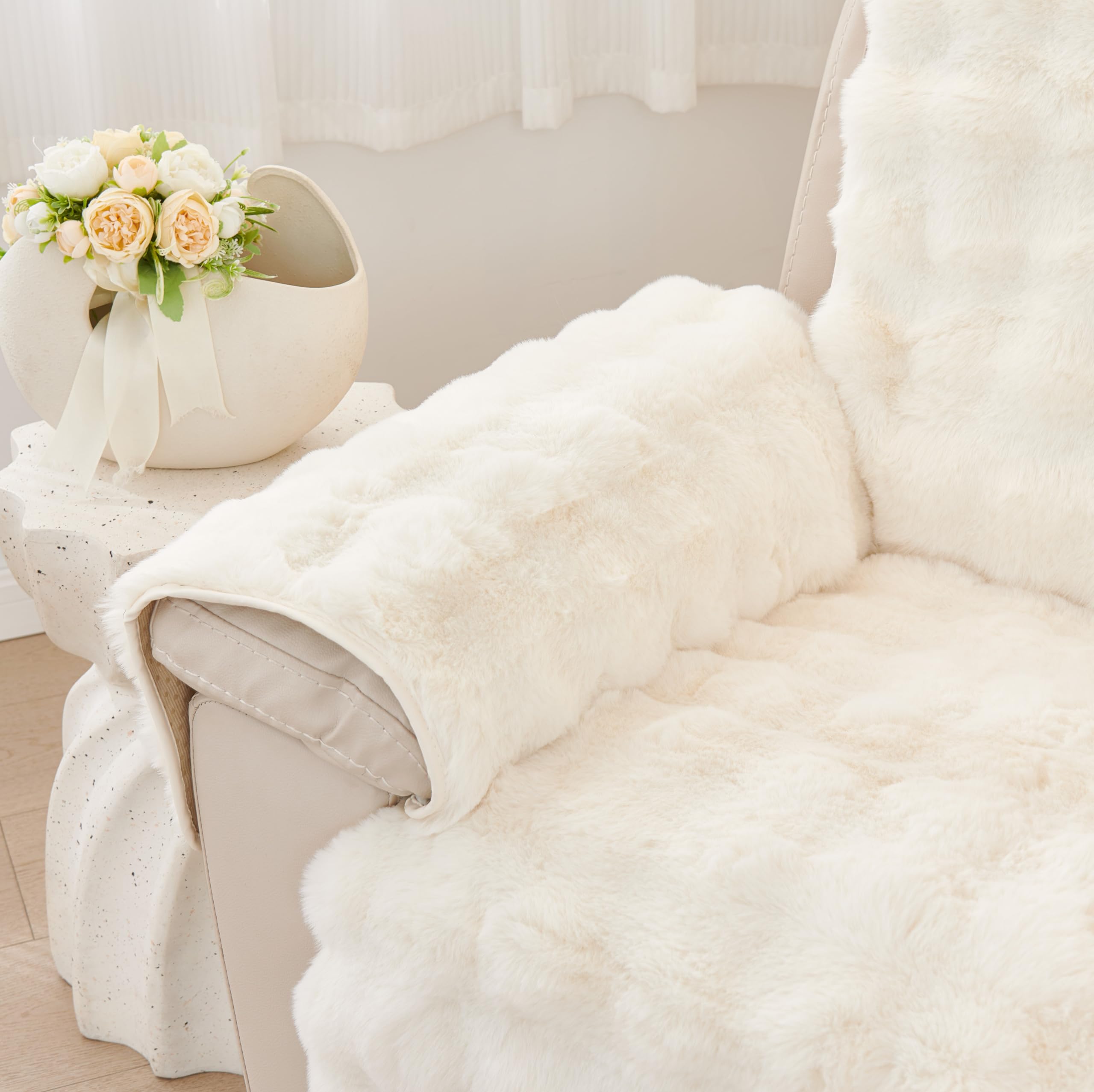 Ebeta Housse de Protection de Fauteuil en Peluche Douce, Housse d'accoudoir, Nouvelle Housse de Fauteuil antidérapante, Housse de Chaise de Relaxation Moelleuse en Fausse Fourrure (Blanc)
