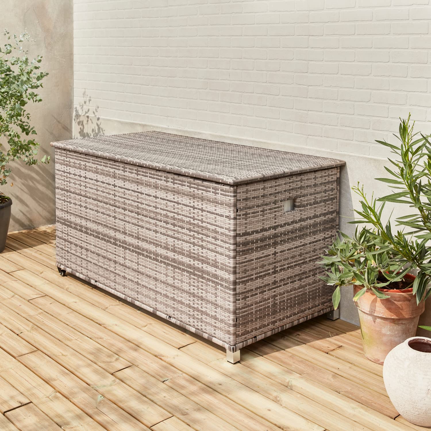 Alice's Garden - Coffre de jardin en résine tressée - Cassapanca Nuances de Gris - 790L. vérins. roulettes. poignée et housse intérieure écrue. rangement coussins 162x82cm