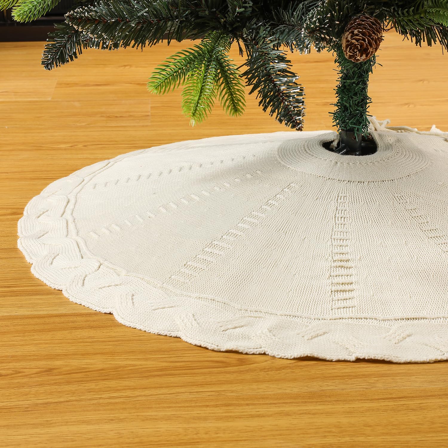 Aeranto Christmas Tree Skirt, Cable Knit Knitted Thick Rustic Xmas Decoration (Cream, 36)
