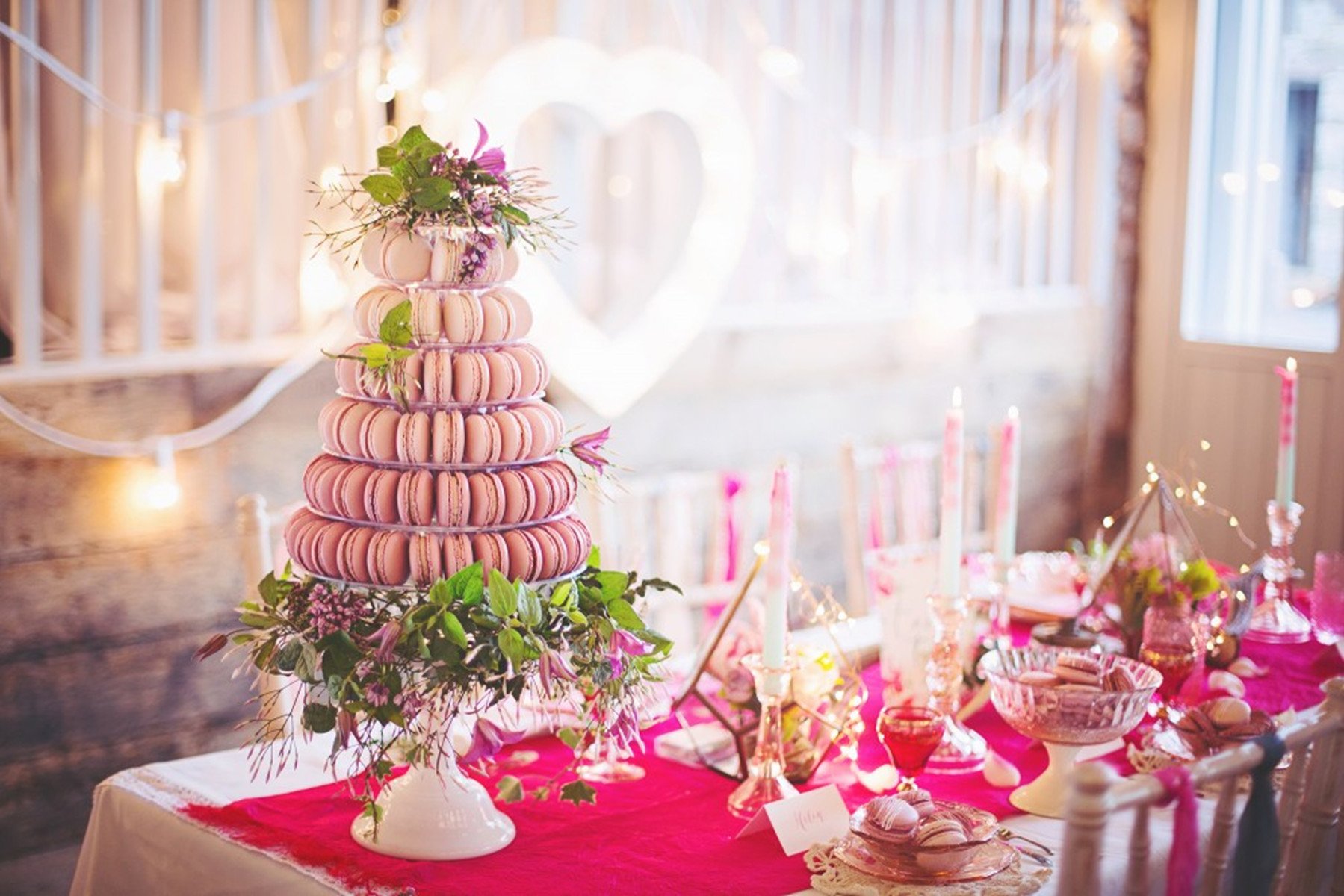 Présentoir à macaron en forme de tour - Pour une fête ou un mariage
