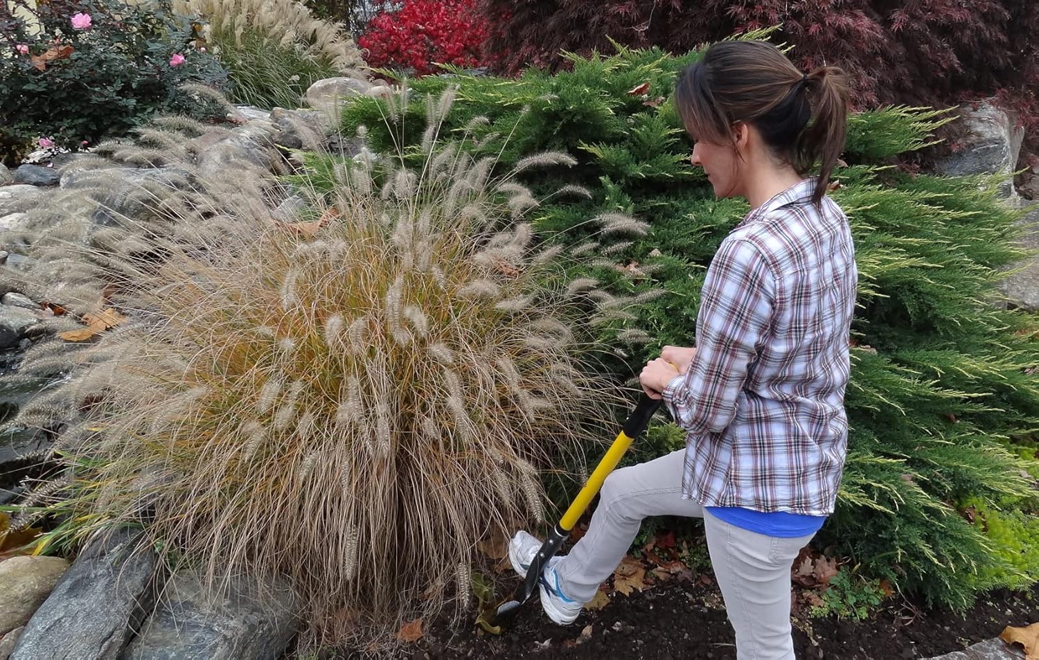 Spear Head Spade Gardening Shovel with Steel-Reinforced Fiberglass Handle, Cushioned D-Grip and Sharp, Hardened-Steel Blade, Award Winning Spade, Model SHFD3 Yellow : Patio, Lawn & Garden