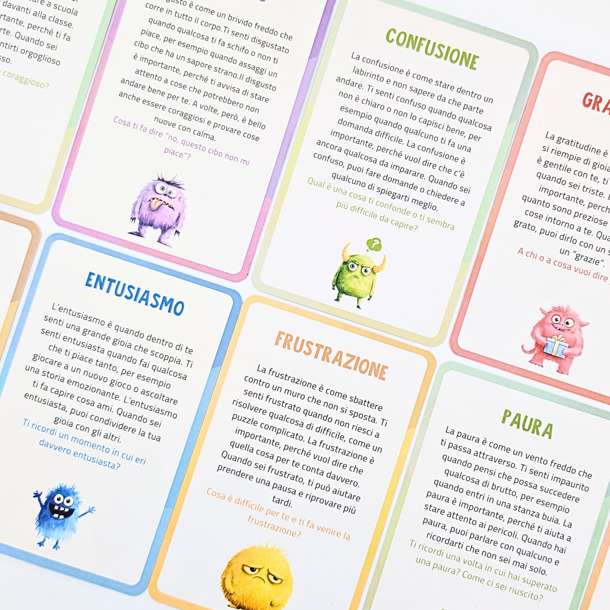 Carte delle Emozioni per Bambini – 40 Carte (32 Emozioni + 8 Extra) con Mini Giochi e Distintivi – Mostriciattoli delle Emozioni – Gioco Educativo per Intelligenza Emotiva – Lingua Italiana – Regalo