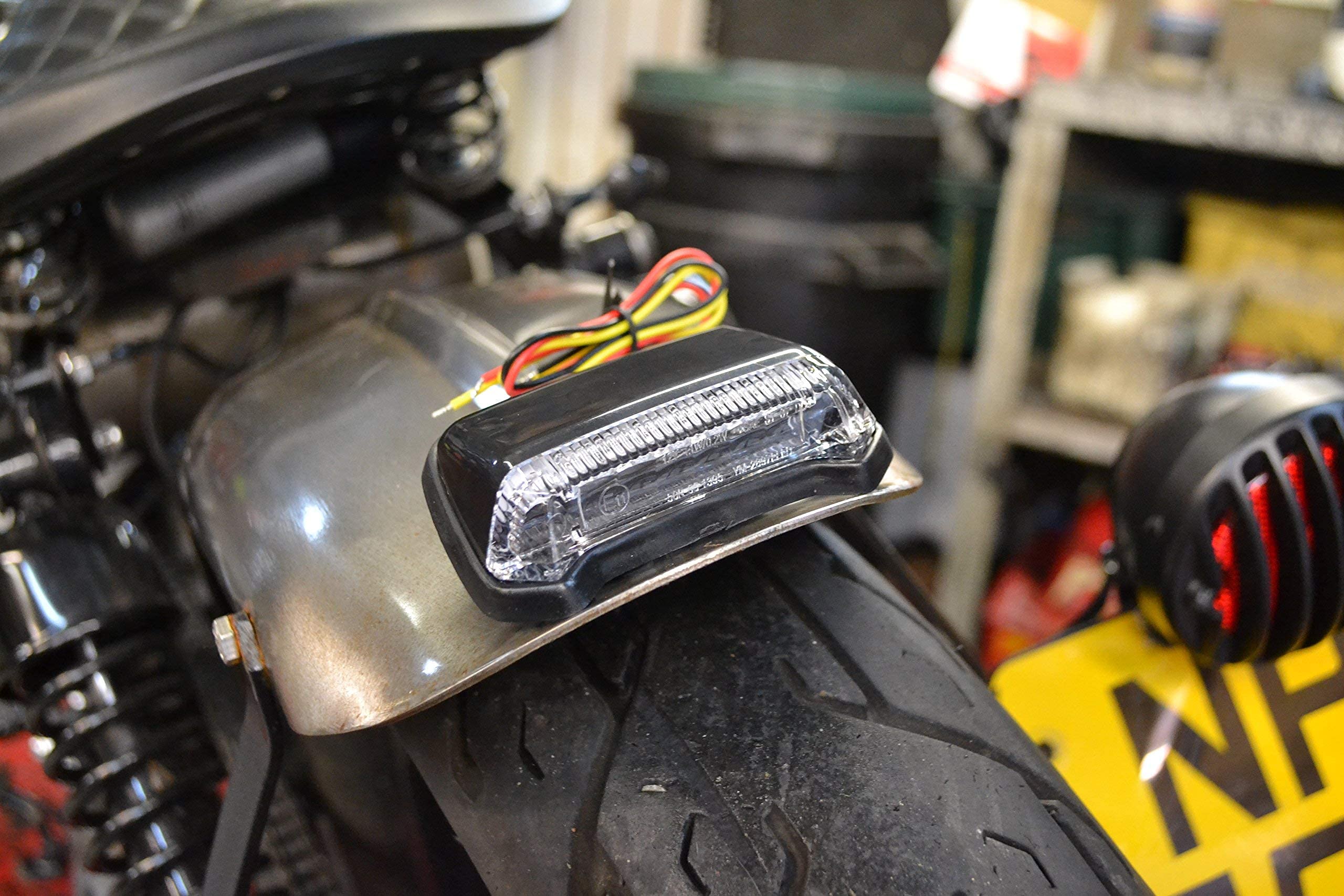 Feu Arrière LED Moto Motocross Supermotard Cafe Racer Roadster Streetfighter Produit Universel Homologué Longeur 91mm. S’adapte Parfaitment Pour Le Top Case