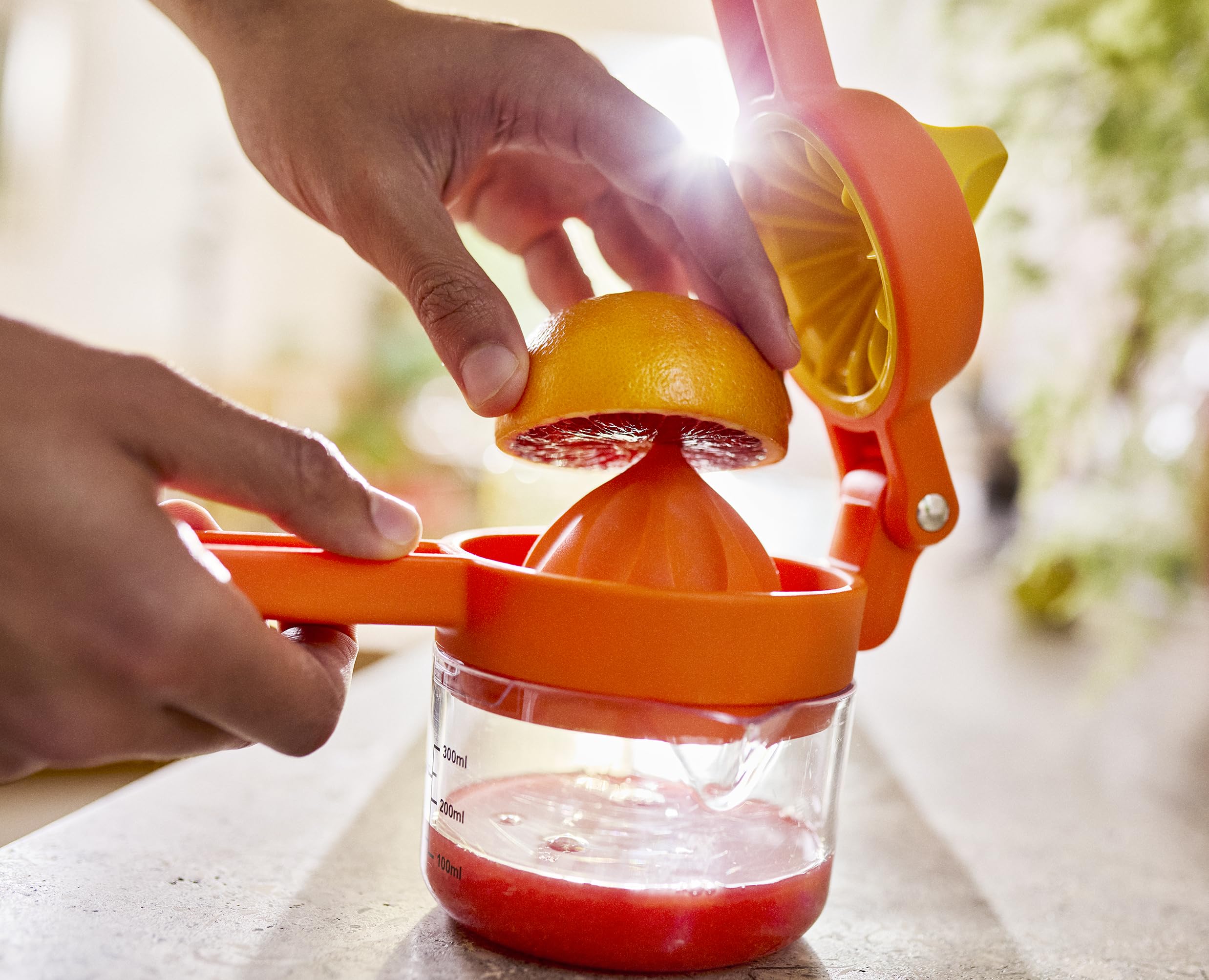 Joseph Joseph JuiceMax Plus Manual Citrus Juicer & Press, Dual