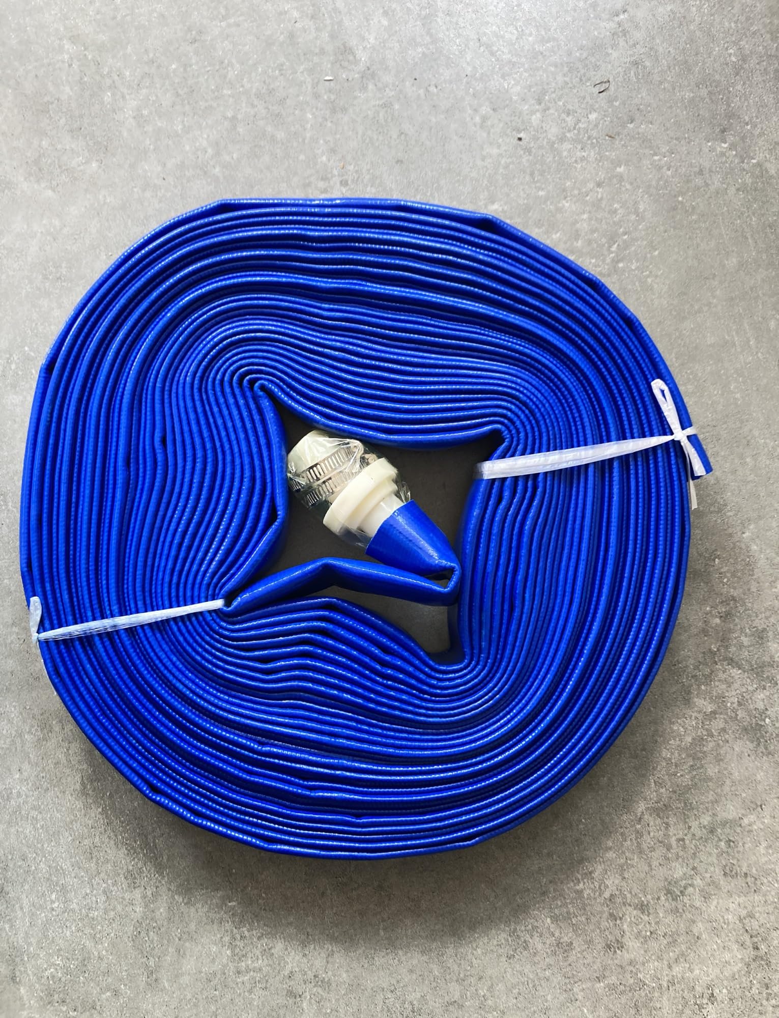 Manguera de retrolavado de PVC resistente, descarga plana, resistente a la intemperie y a las explosiones para transferencia de agua y drenaje con conector y abrazadera (20 m, 2.5 pulgadas)