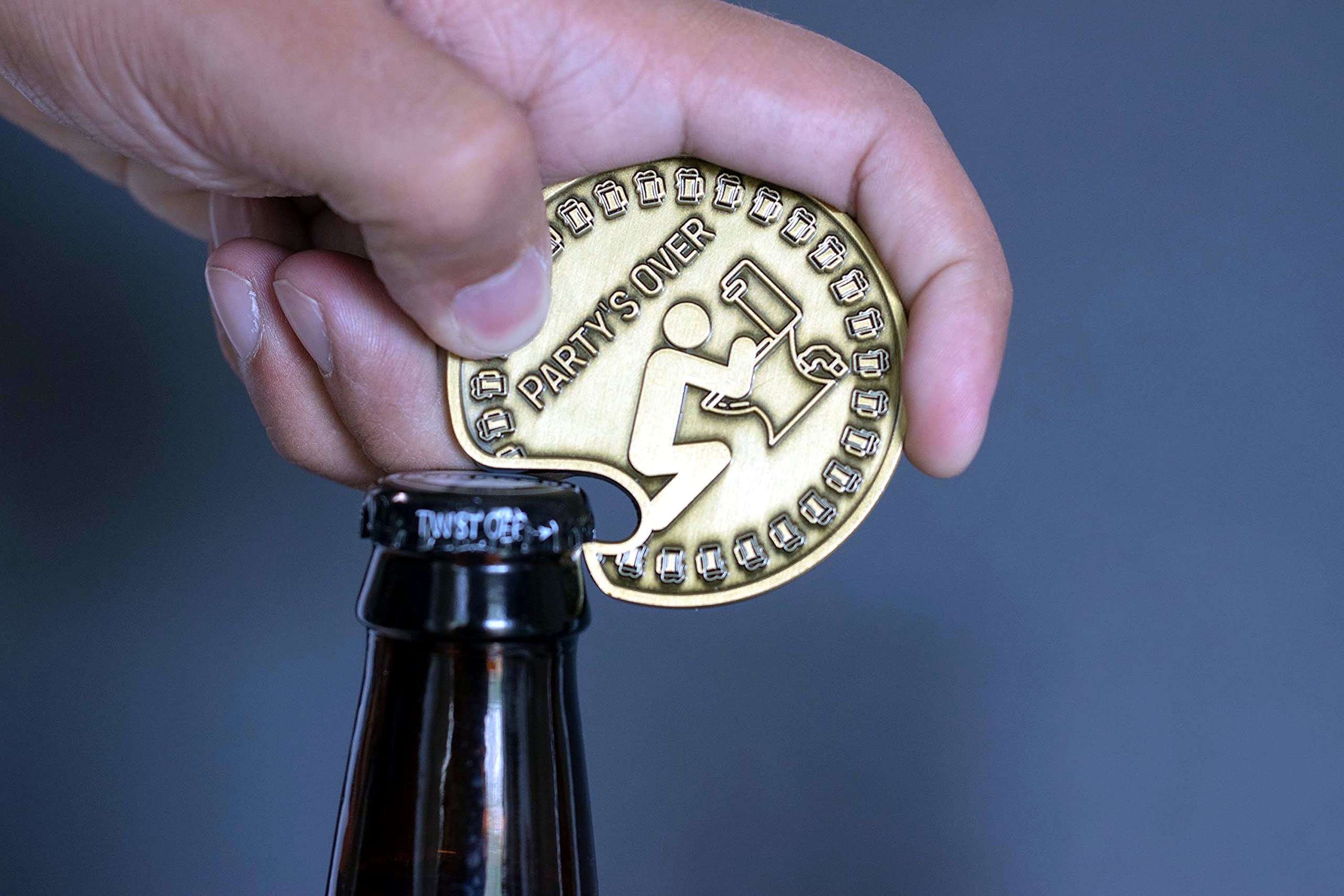 Amazon.co.jp: Tokenz ボトルオープナー 意思決定メーカー 両面コイン 楽しいギフトやパーティーの記念品 大学卒業 21歳の誕生日  独身最後のパーティー ドリンクゲーム : おもちゃ