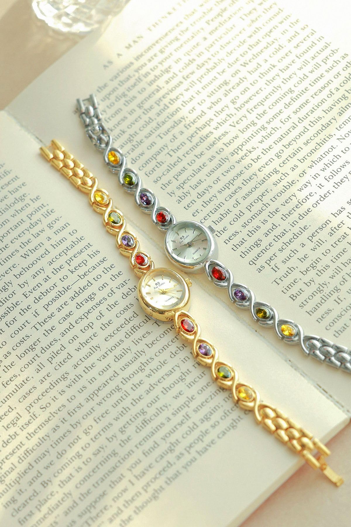 XCZAP Modische Damenuhr, exquisit, kompakt, Quarzuhr, elegant, luxuriös, silberfarben, Designer-Legierung, wasserdichtes Armband