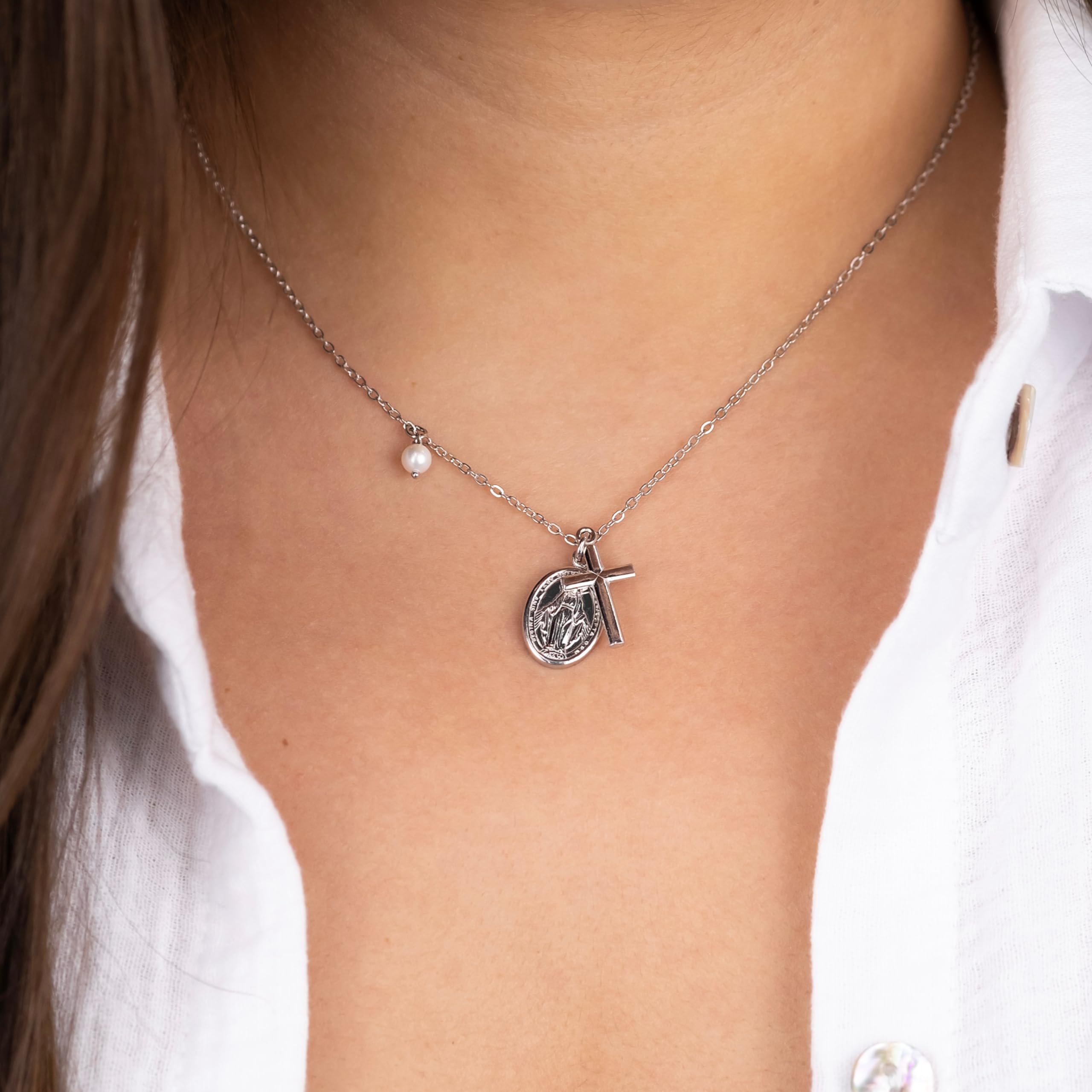 Engelsrufer Damen Halskette aus Sterling Silber mit Kreuz und Maria Symbol und Muschelperlen Anhänger - Karabinerverschluss - in zwei Längen verstellbar - nickelfrei