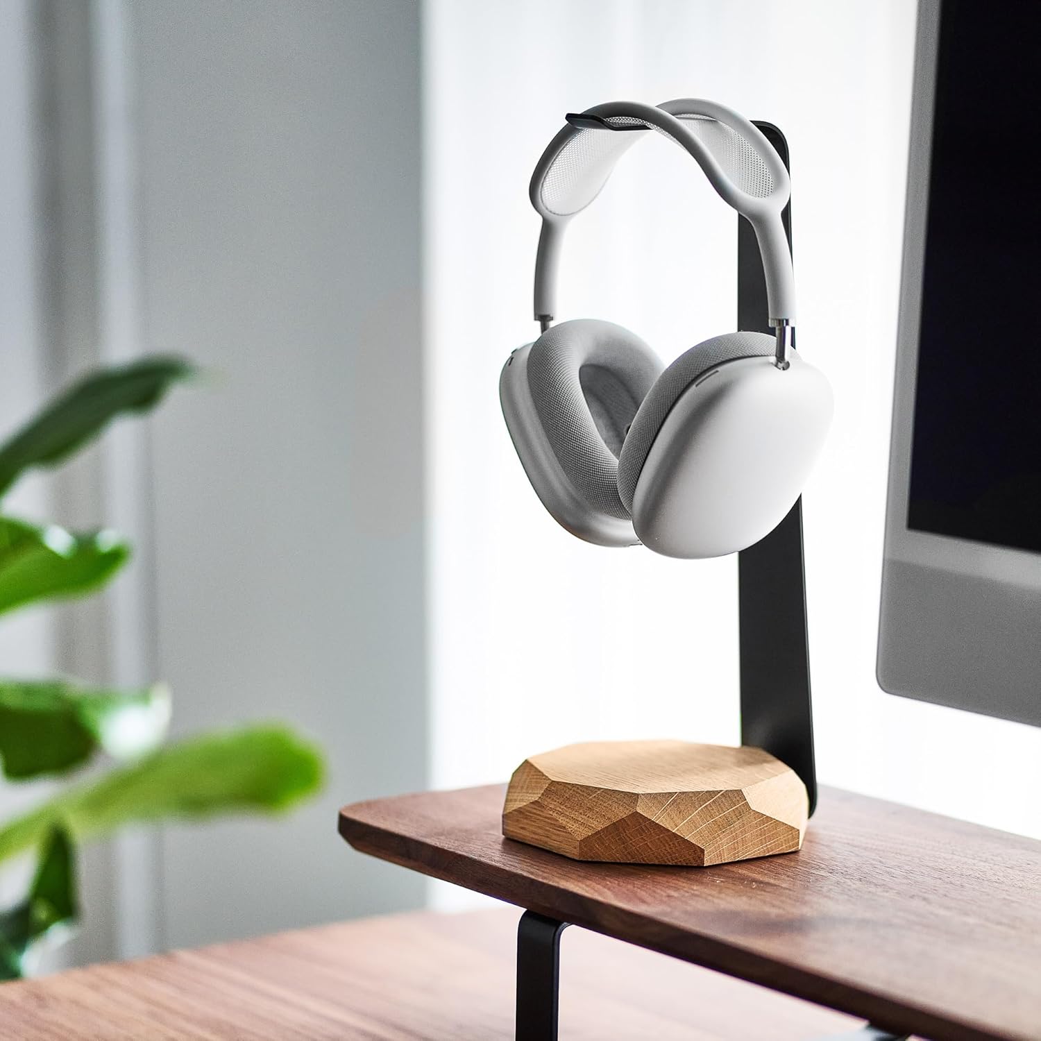 Oakywood 2-in-1 Wooden Headphone Stand with Wireless Charging - Wood Headphone Holder – Stainless-Steel Base – Handcrafted Headphones Stand for Desk - Qi-Compatible Wireless Charging – Oak