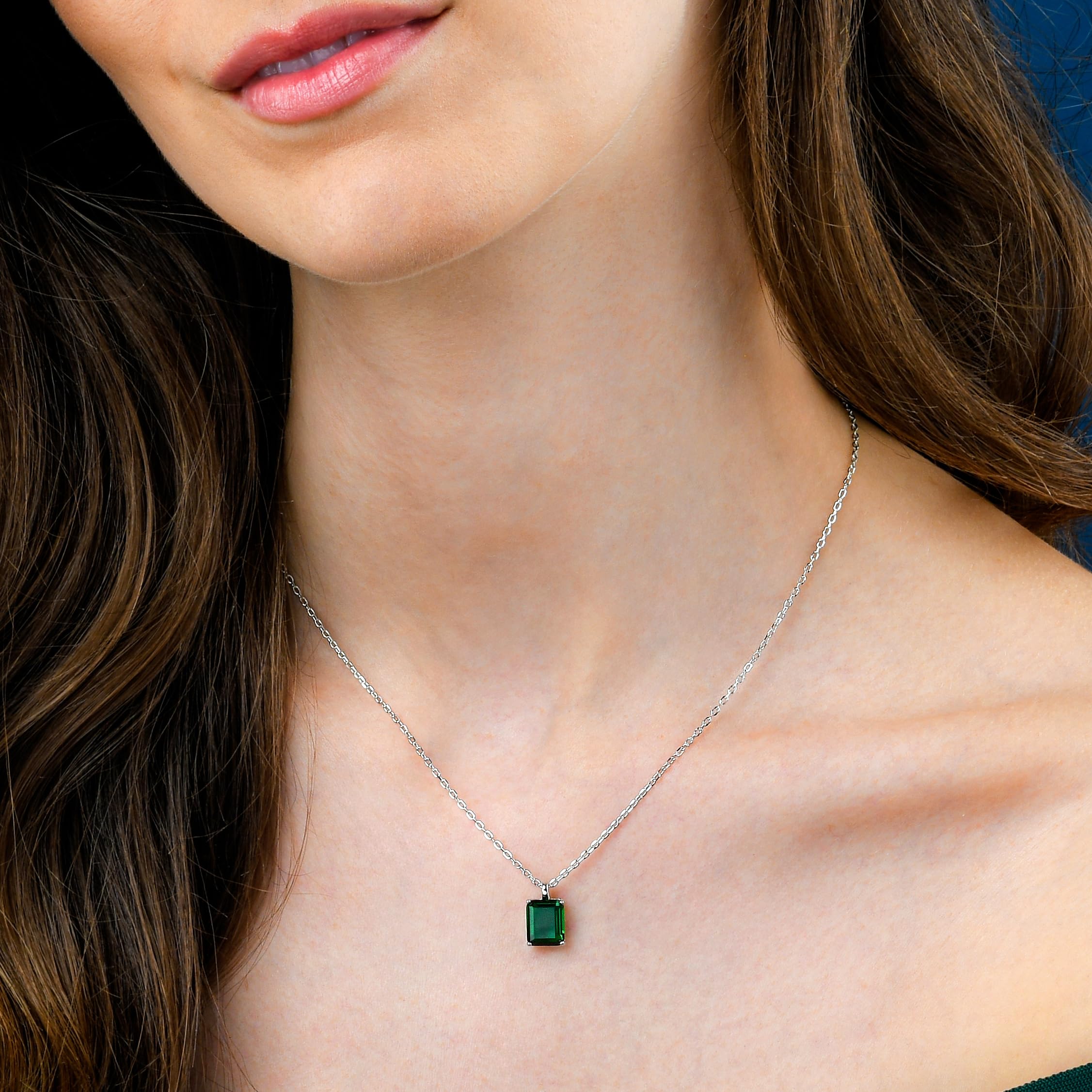 namana Collar con colgante de plata u oro para mujeres y adolescentes con una piedra rectangular solitaria, delicados collares para mujer en plata de ley 925 con piedras de color o transparentes de