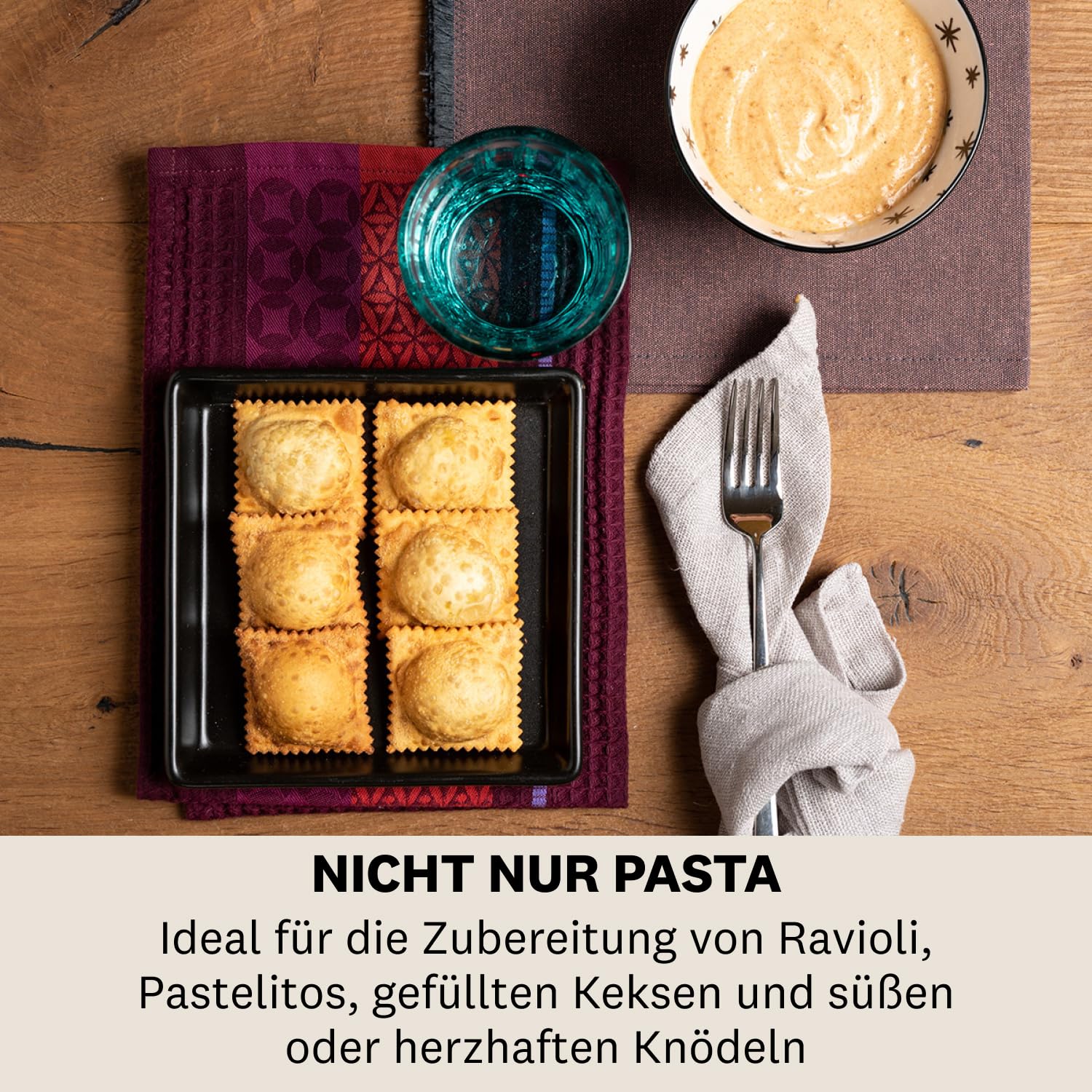 Marcato Ravioli Maker Press, Ravioli Maschine, Homemade Ravioli Cutter, 40 mm Rundschliff, Großzügiger Füllraum, für 24 Ravioli, Hergestellt in Italien