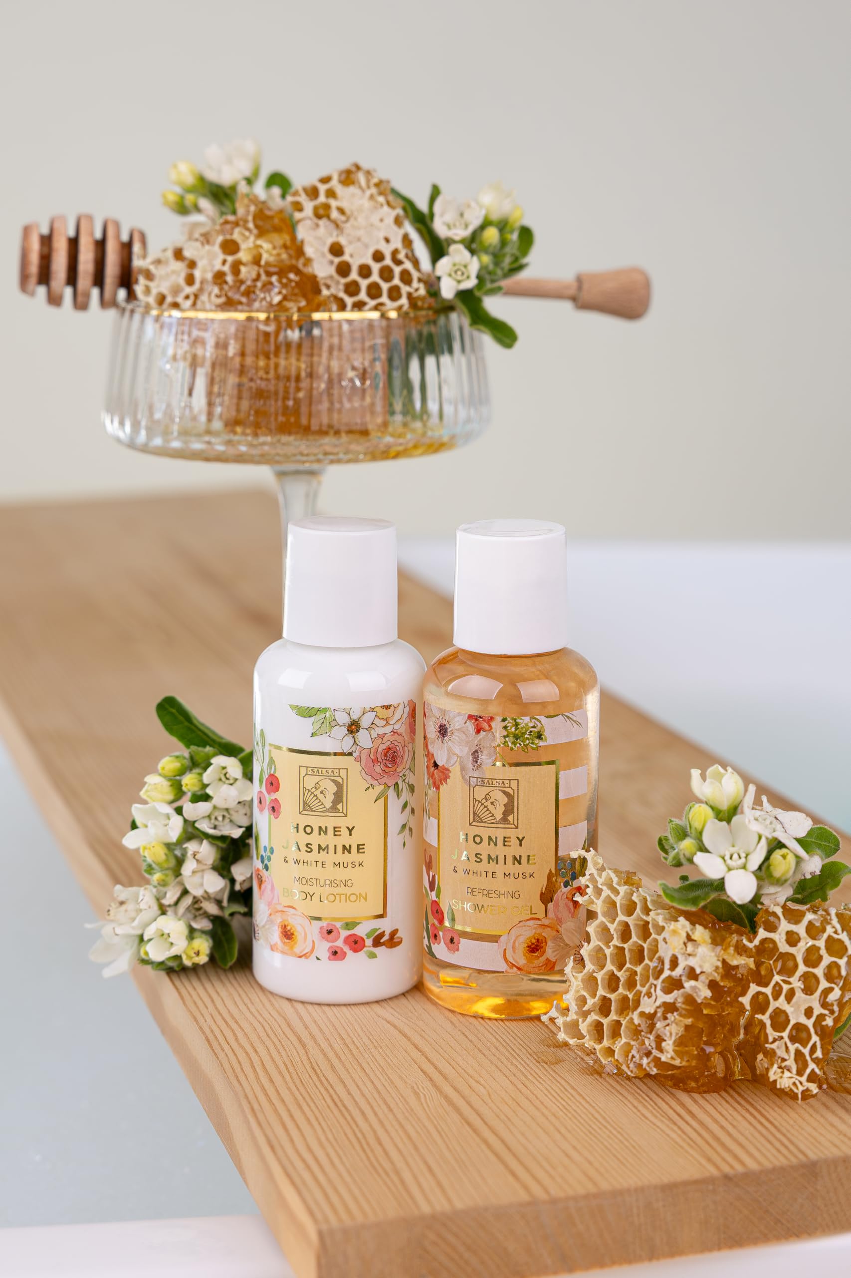 Accentra - Set de ducha para mujer HONEY JASMINE en un bonito estuche - Set de cuidado de 2 piezas con gel de ducha y loción corporal - Regalo de bienestar para San Valentín o el Día de la Madre