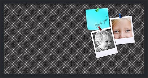 Tablero de anuncios de corcho de 36 x 18 pulgadas. Este tablero decorativo enmarcado viene con patrón de diamante en diseño negro y negro satinado.