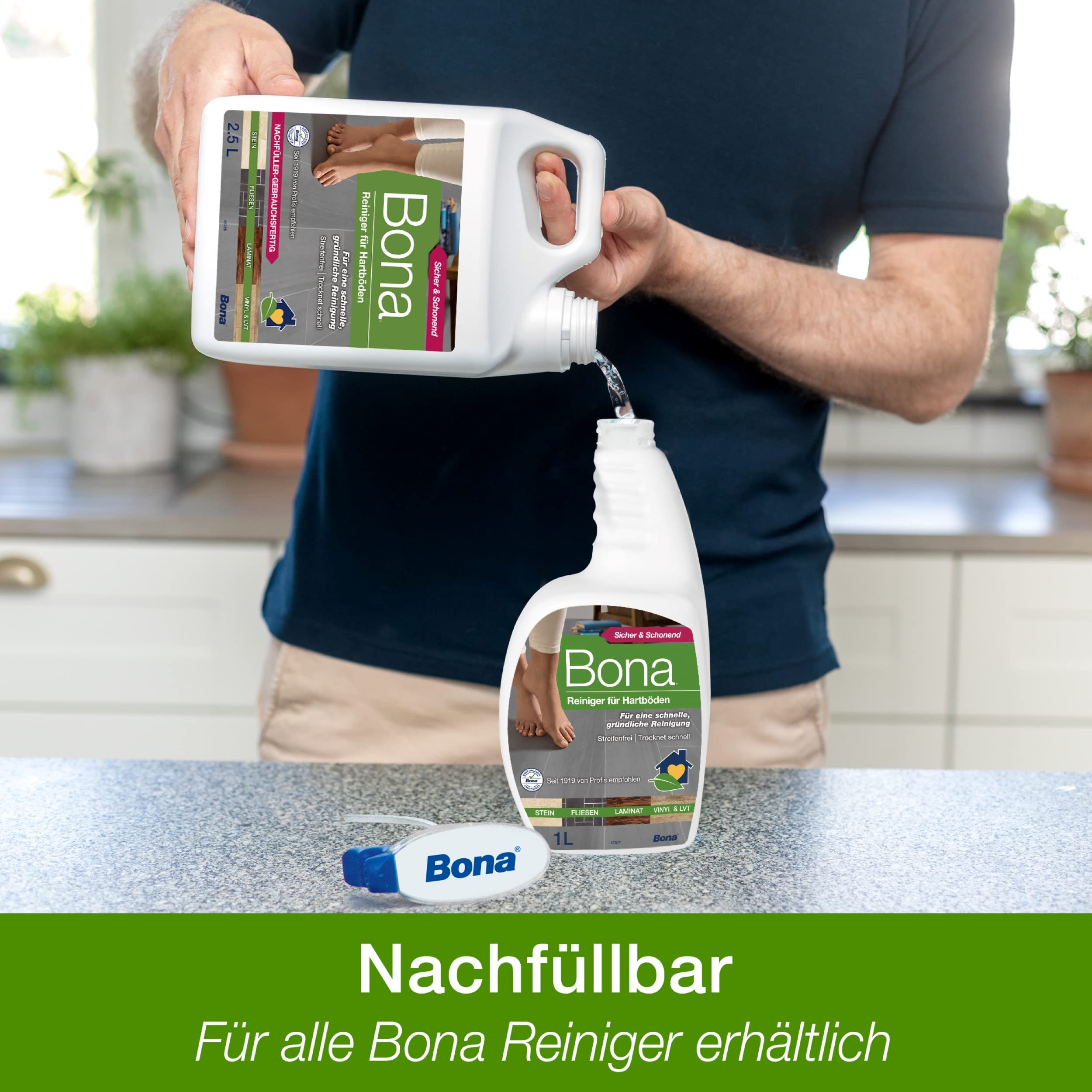 Bona Bodenwischer mit Sprühfunktion, Premium Spray Mop für Holzfußböden, Sprühwischer Set mit extra Mikrofaser-Reinigungspad & WM740219022 Fliesen- und Laminatreiniger Nachfüllpack 3 x 4 L