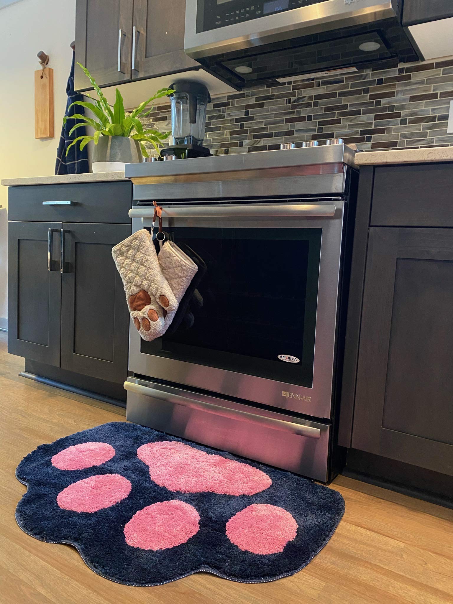 Cricket & Junebug Oven Mitts Cat Paws - Black & Pink