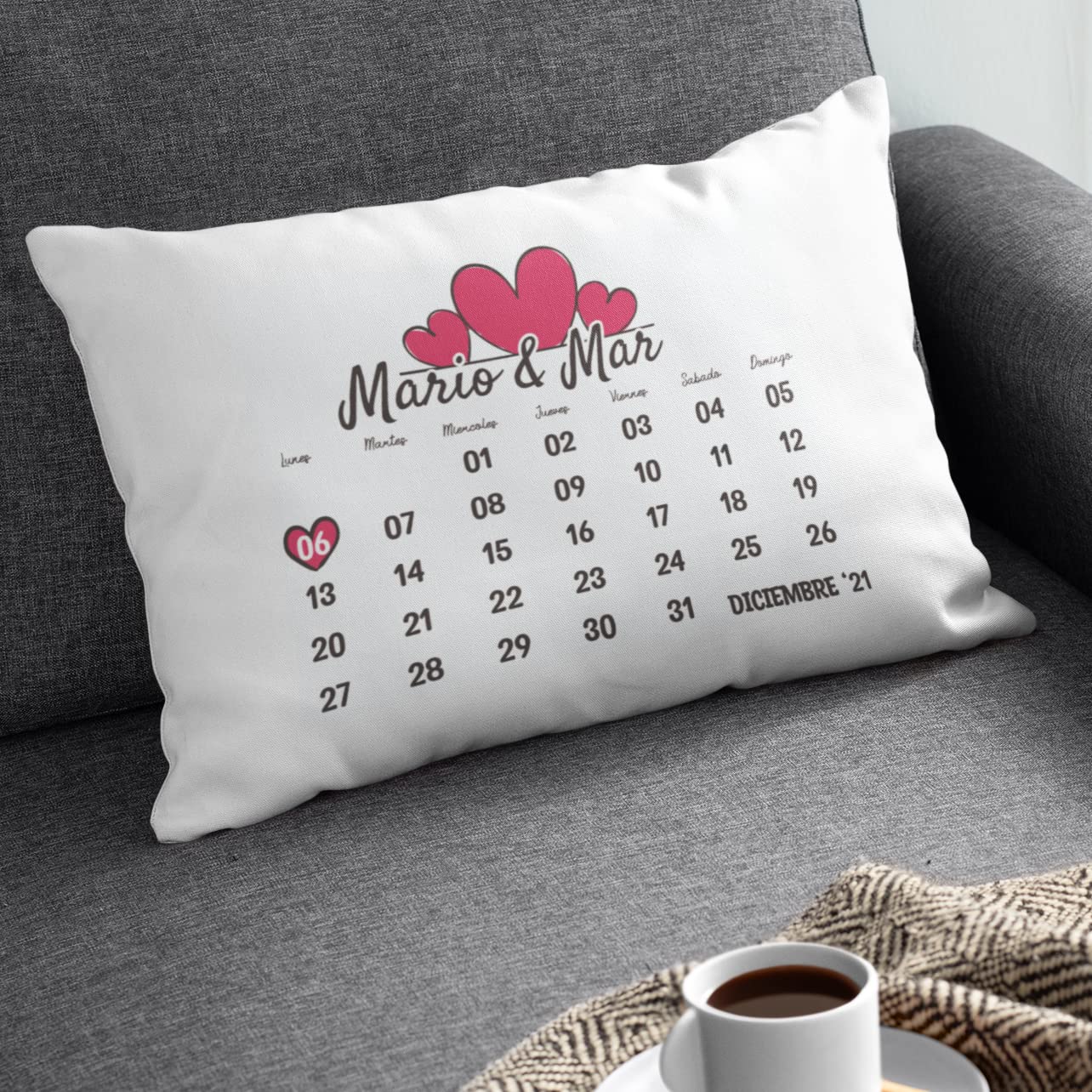 Regalo San Valentin | Cojín personalizado enamorados | Nombres | Calendario | 50x30cm | Incluye relleno | Ideal original parejas