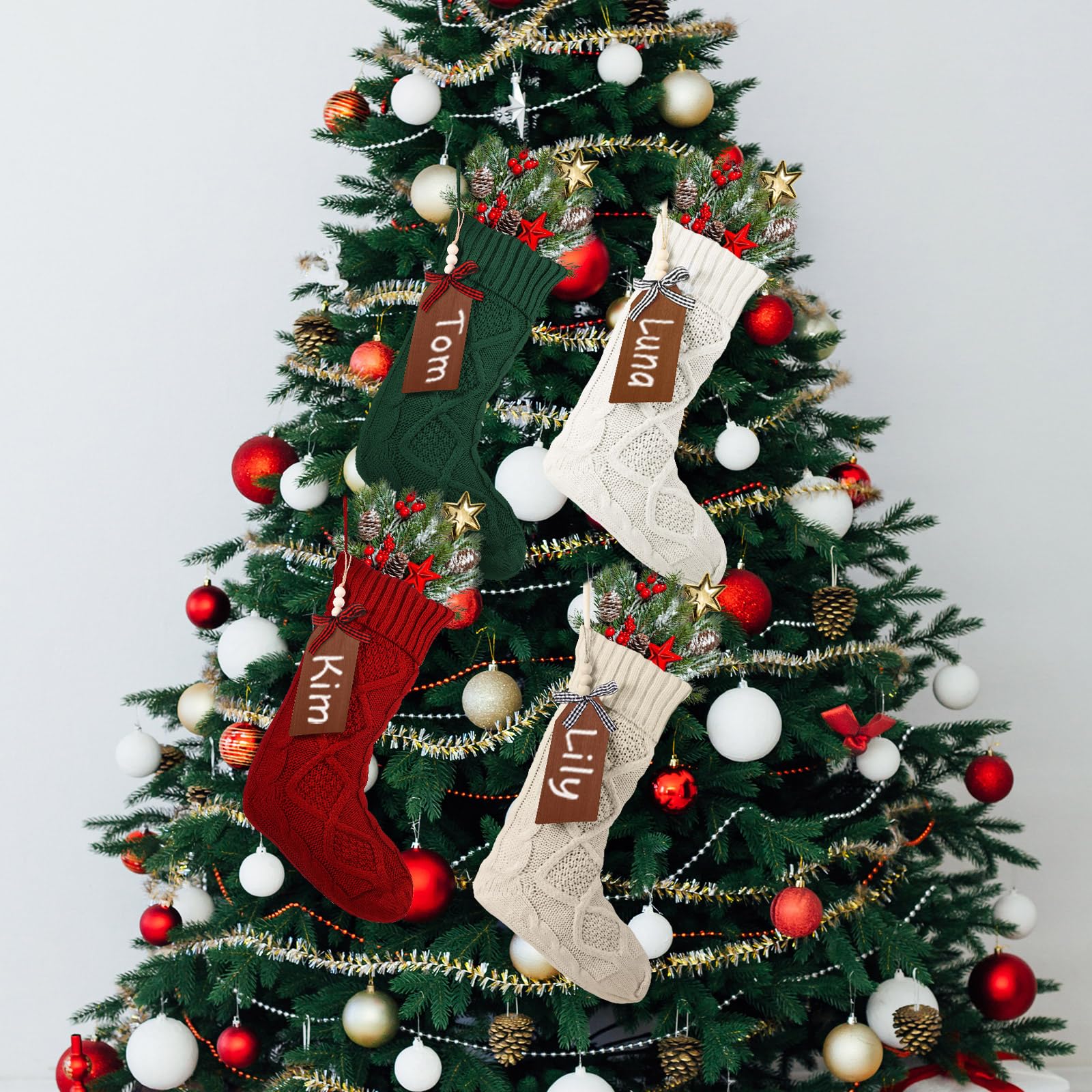 Aoriher Lot de 4 grandes chaussettes de Noël avec étiquettes nominatives en bois à faire soi-même, 45,7 cm, décorations de Noël à suspendre avec étiquettes de Noël (rouge, beige, vert, kaki)