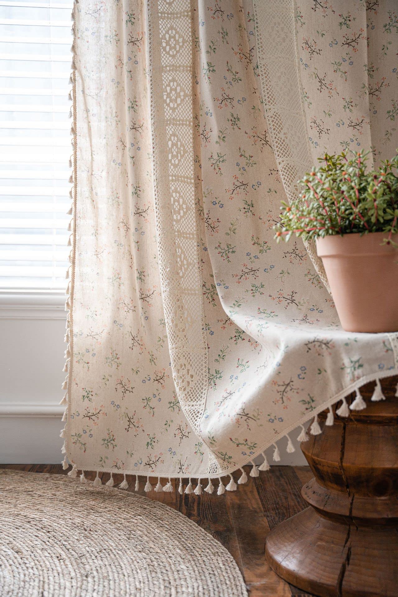 Rideau floral bohème de 200,7 cm de long en dentelle au crochet et patchwork draperie semi-transparente à glands bohème avec passe-tringle panneau de rideau de fenêtre pour salon, chambre à