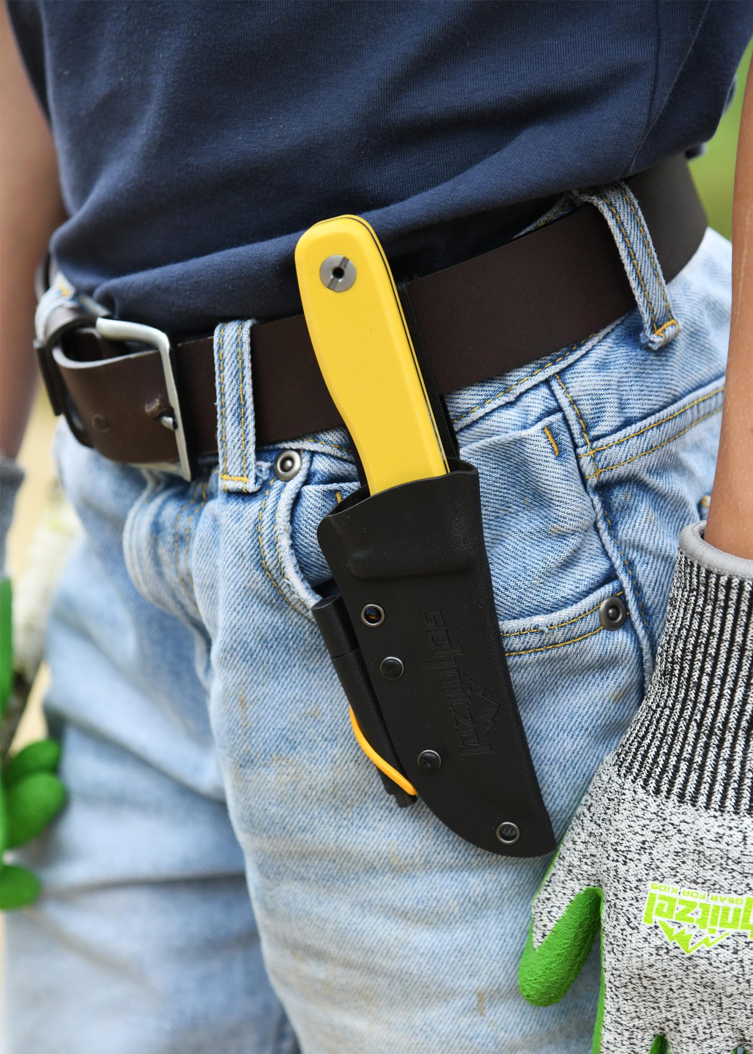 SCHNITZEL DU Outdoormesser für Kinder und Jugendliche ab 10 Jahren, Gelb | 8,5 cm Klinge aus rostfreiem 14C28N-Stahl, Kydex Scheide, Feuerstahl, Kindermesser, Schnitzmesser, Fahrtenmesser