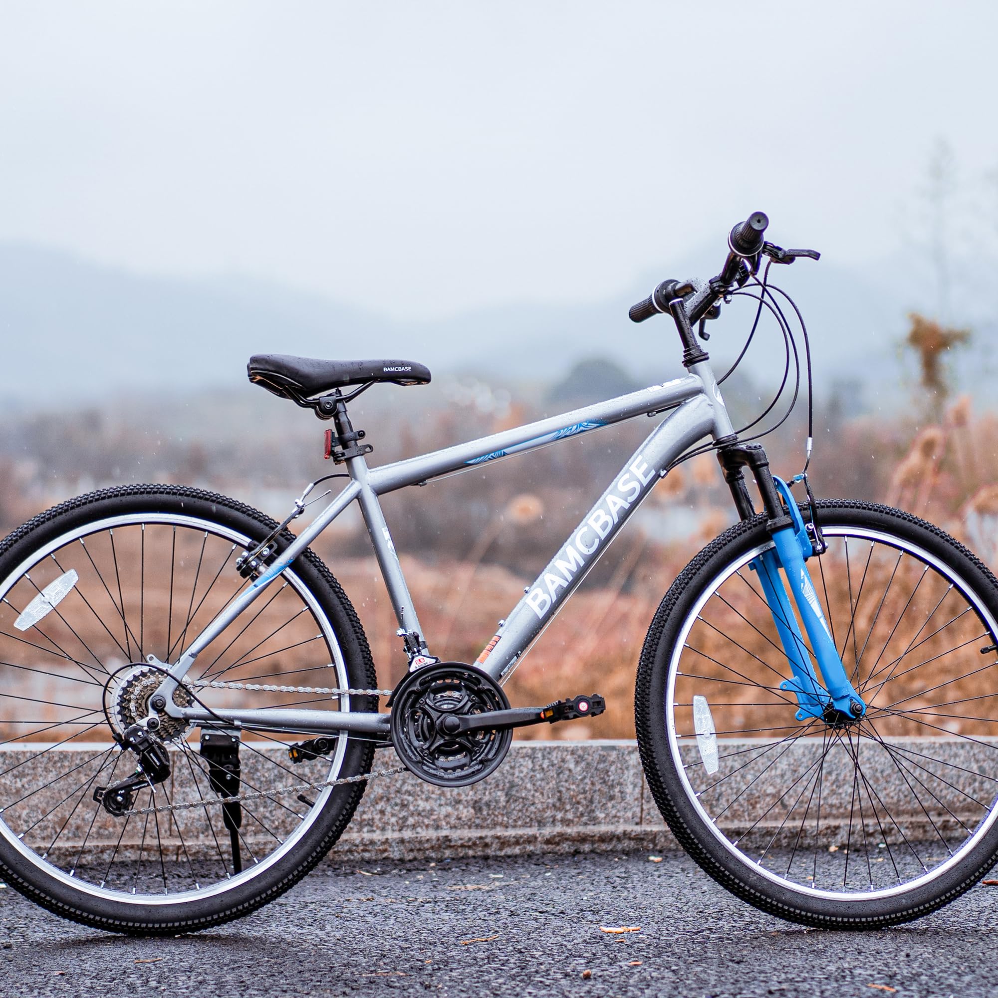 HILAND BAMCBASE 26/27,5/29 Zoll Mountainbike, Hochfester Stahlrahmen 21 Gänge Mountainbike, V-Brake Hardtail MTB Bike für Männer Frauen, Schwarz/Blau/Grau