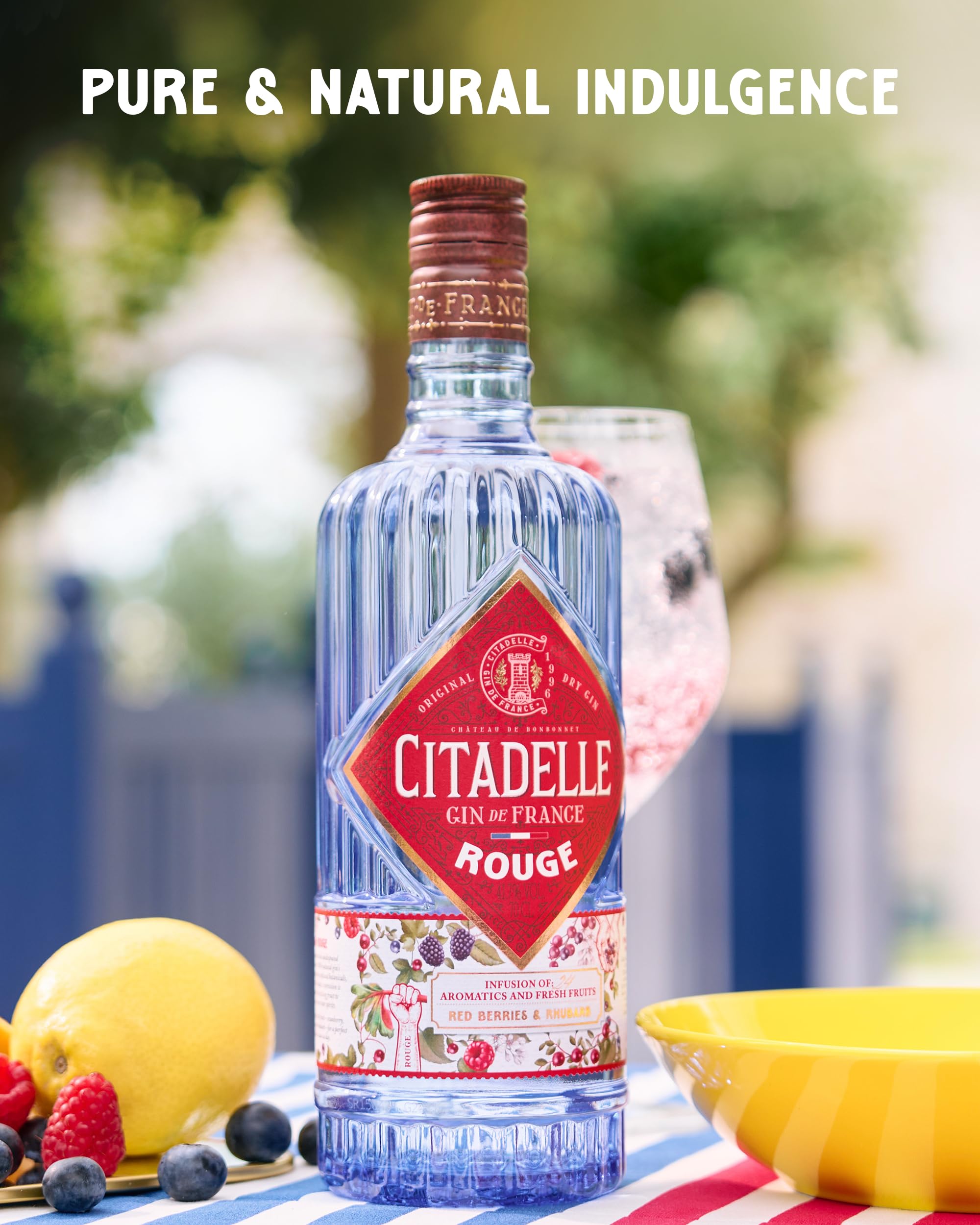 Citadelle, Gin Rouge, 700ml, Ideale per Gin Tonic Fruttato, Note di Frutti Rossi, Dolci e Piccanti, 24 Botaniche, Gin Artigianale Francese Distillato in Alambicco Tradizionale, Idea Regalo, 41,7% Vol.