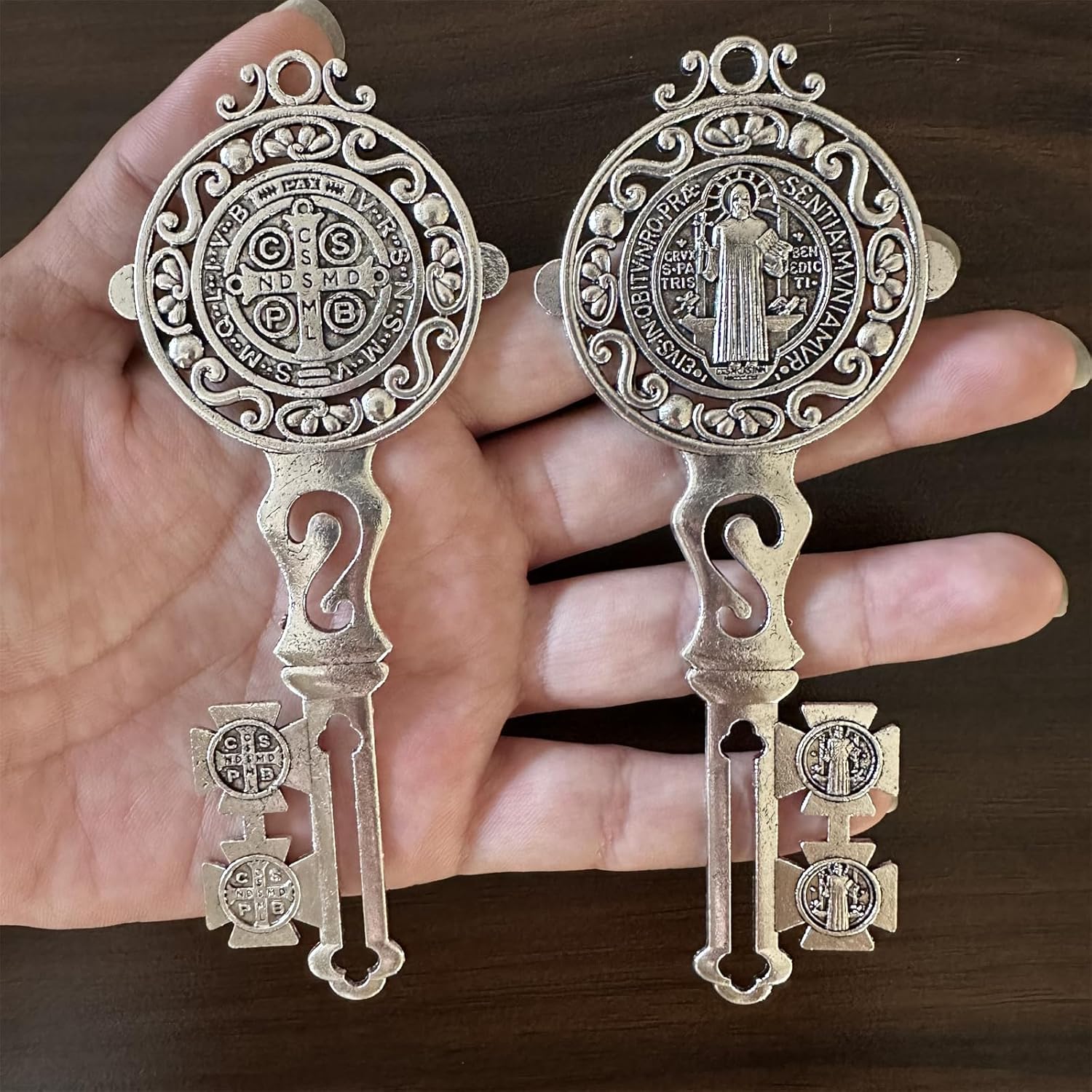 2Pcs/Set Enamel Double Side Saint Benedict 4.9inchX2.9inch Key Blessing For Protection - Medalla de san benito Home and Door hanger - Wall Hanger Catholic Easter Day Gifts - Llave de San Benito Gift (Silver)