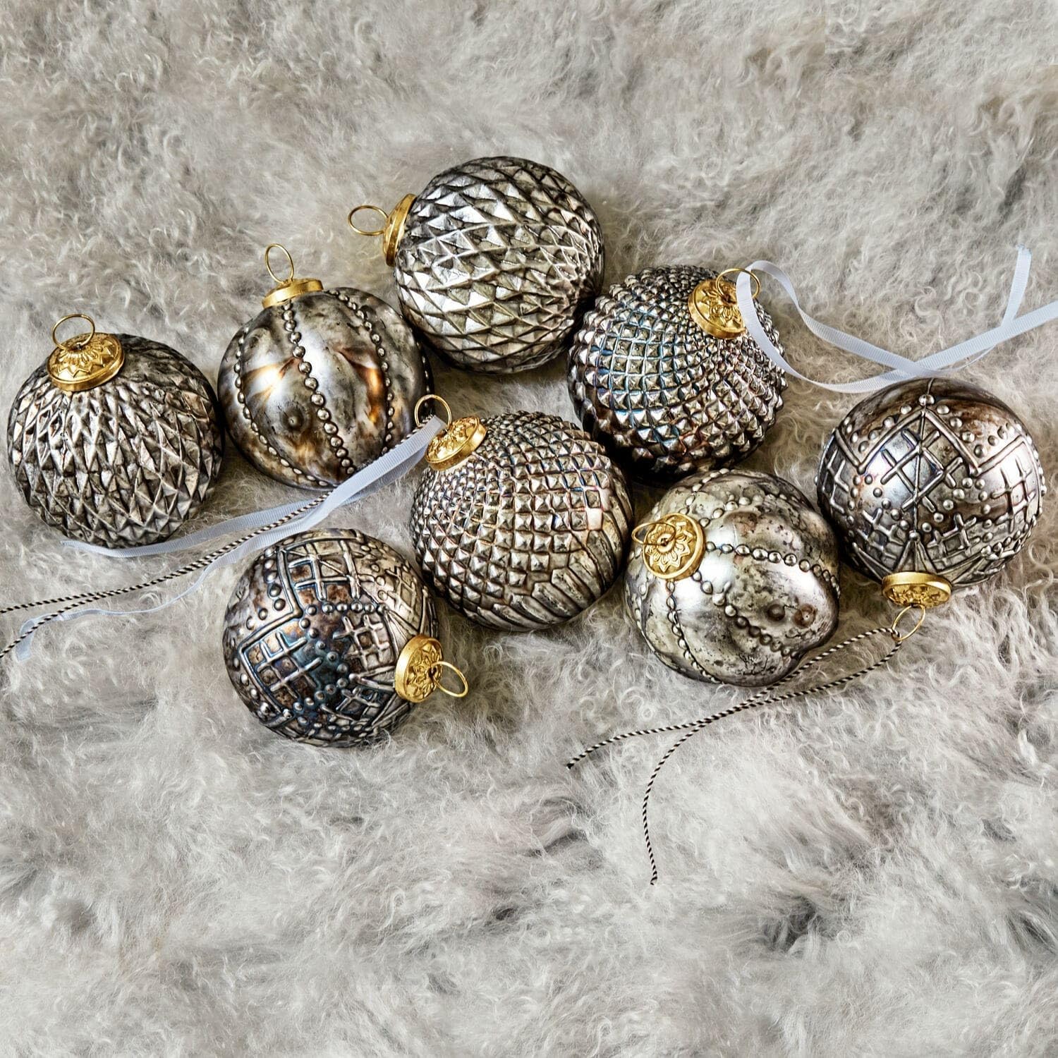 Loberon Weihnachtsschmuck 8er Set Silverlake, Silber | mundgeblasen, mit schönem Burned-Finish, Christbaumschmuck, Weihnachten, Weihnachtskugeln, Glas, Messing