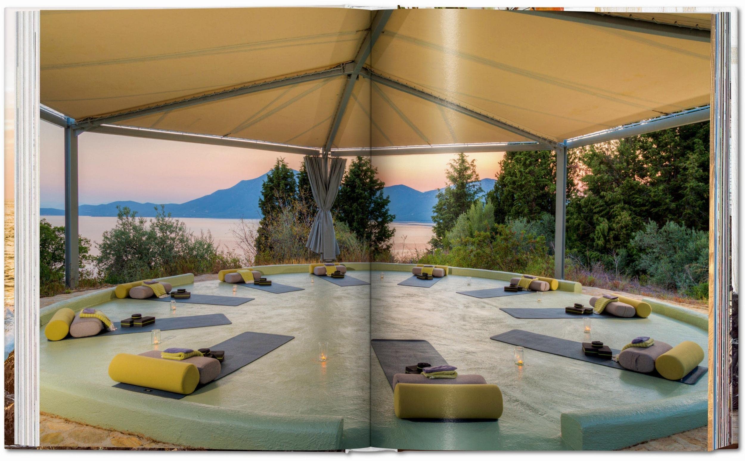 Great escapes yoga. The retreat book. Ediz. inglese, francese e tedesca (Jumbo)