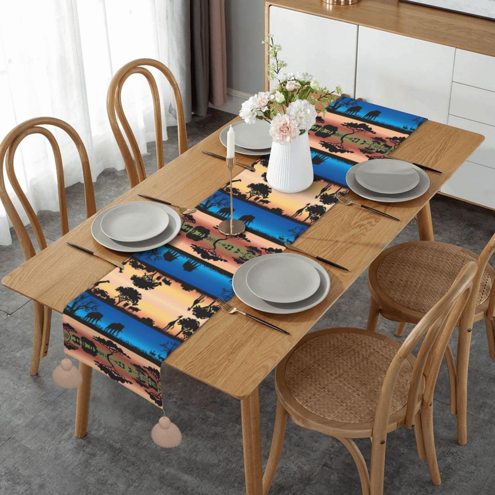 Chemin de table avec pompons faits main en macramé tissé