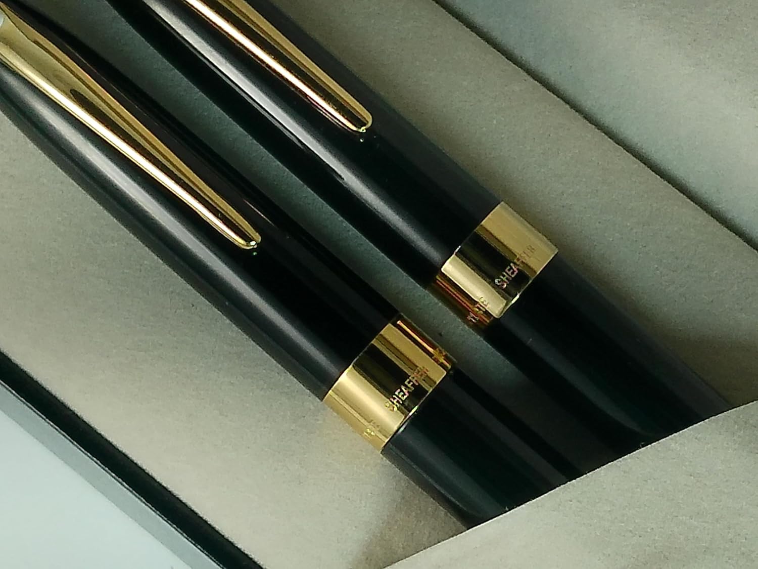 Sheaffer Made in the USA Crest Black Laque with 23KT Gold Trim Ballpoint and 0.5MM Pencil set