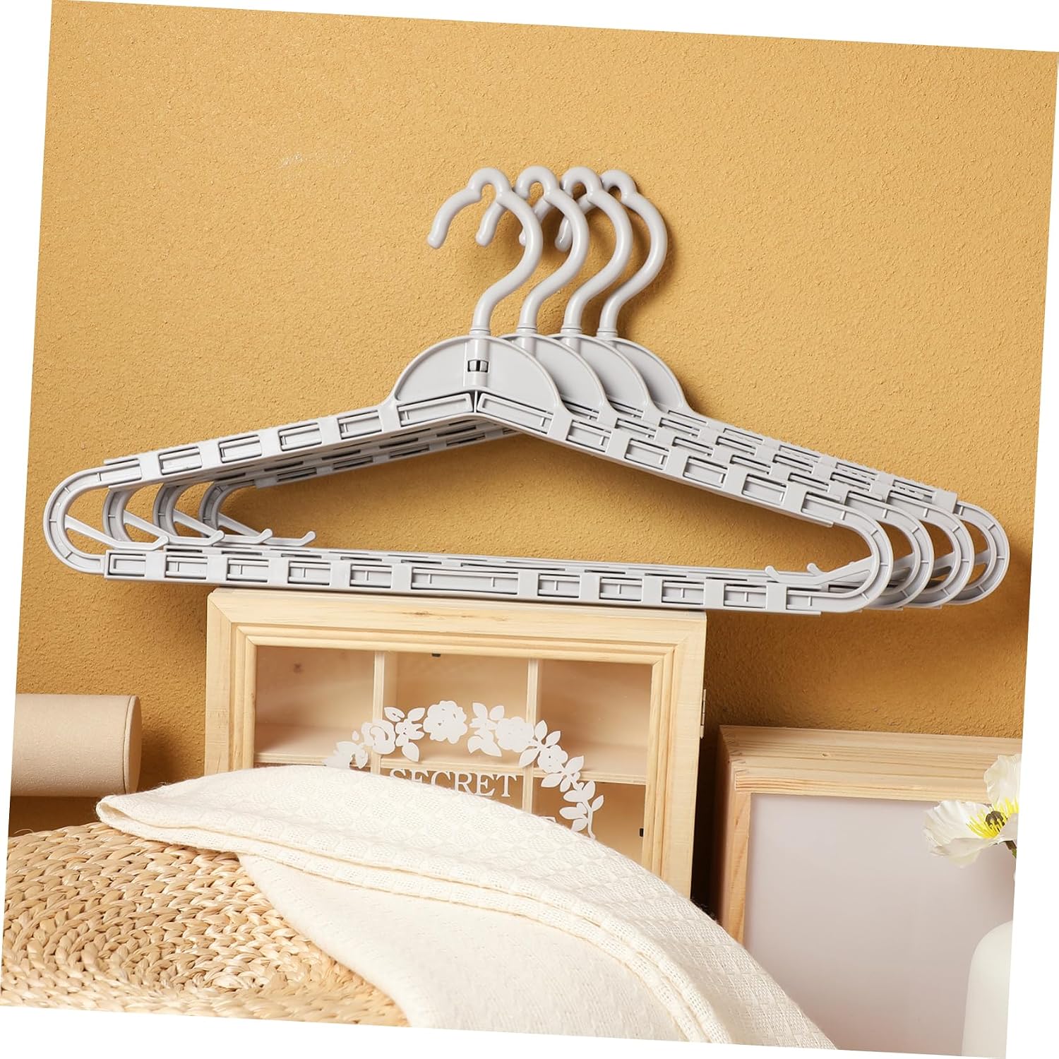Multi-Functional Extra Wide Hangers 4 Pcs Retractable for Drying Sheets Clothes Towels