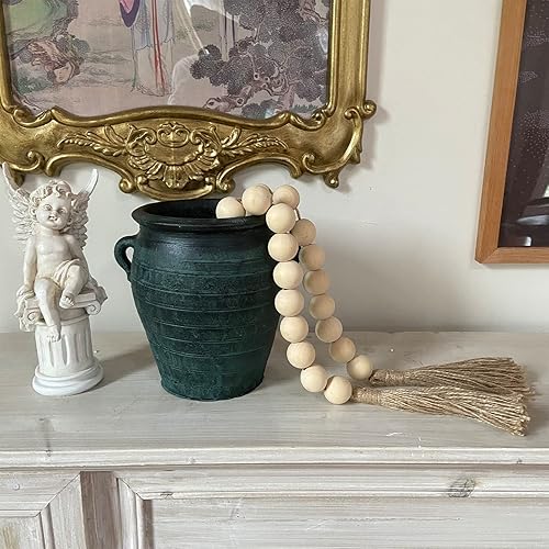 Vista 2 de OMISHE Guirnalda de cuentas de madera grande de 57 pulgadas de largo con cuentas de madera y borlas de 1.2 pulgadas de diámetro, guirnalda