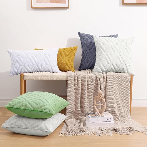 Miniatura 6 de Pallene Juego de 2 fundas de almohada navideñas de color blanco crema de 12 x 20 pulgadas, fundas decorativas de piel sintética suave para cojín