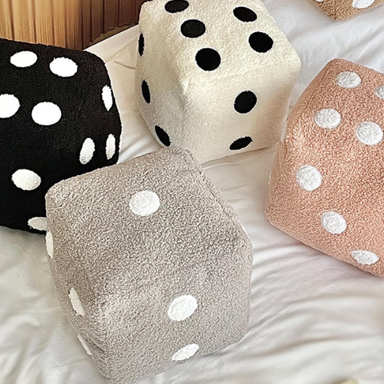 7.9 X 7.9 in Dice Pillow, Cube Dice Pillow, White Plush Dice Pillows for Bed, Fun Throwable Cube Dices Pillows, for Gaming Room Decor, Couch, Bedroom (20 * 20cm,Black)