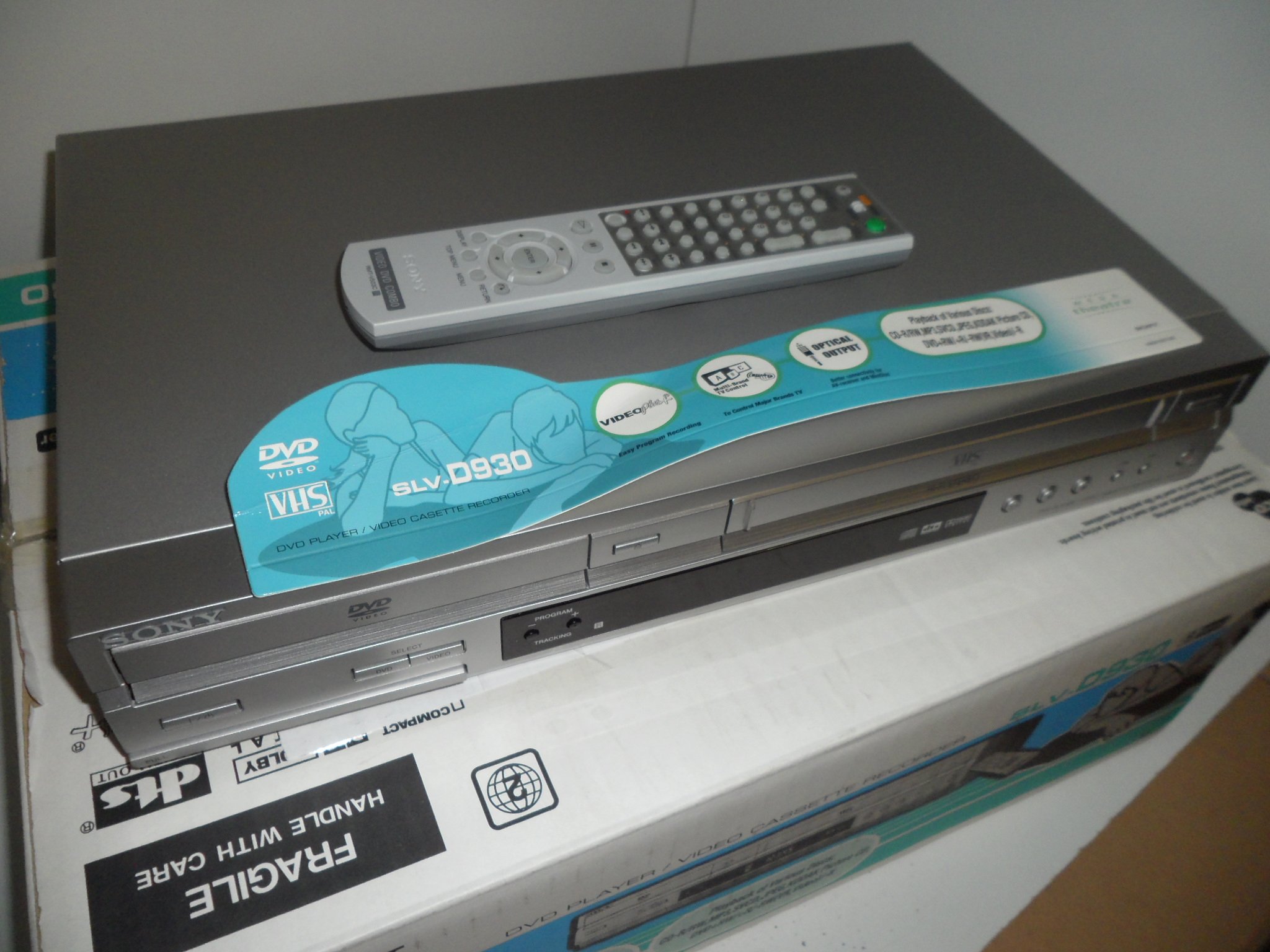Sony - Lettore DVD e VHS multifunzione SLVD930, sintonizzatore VHF e UHF, video Plus+
