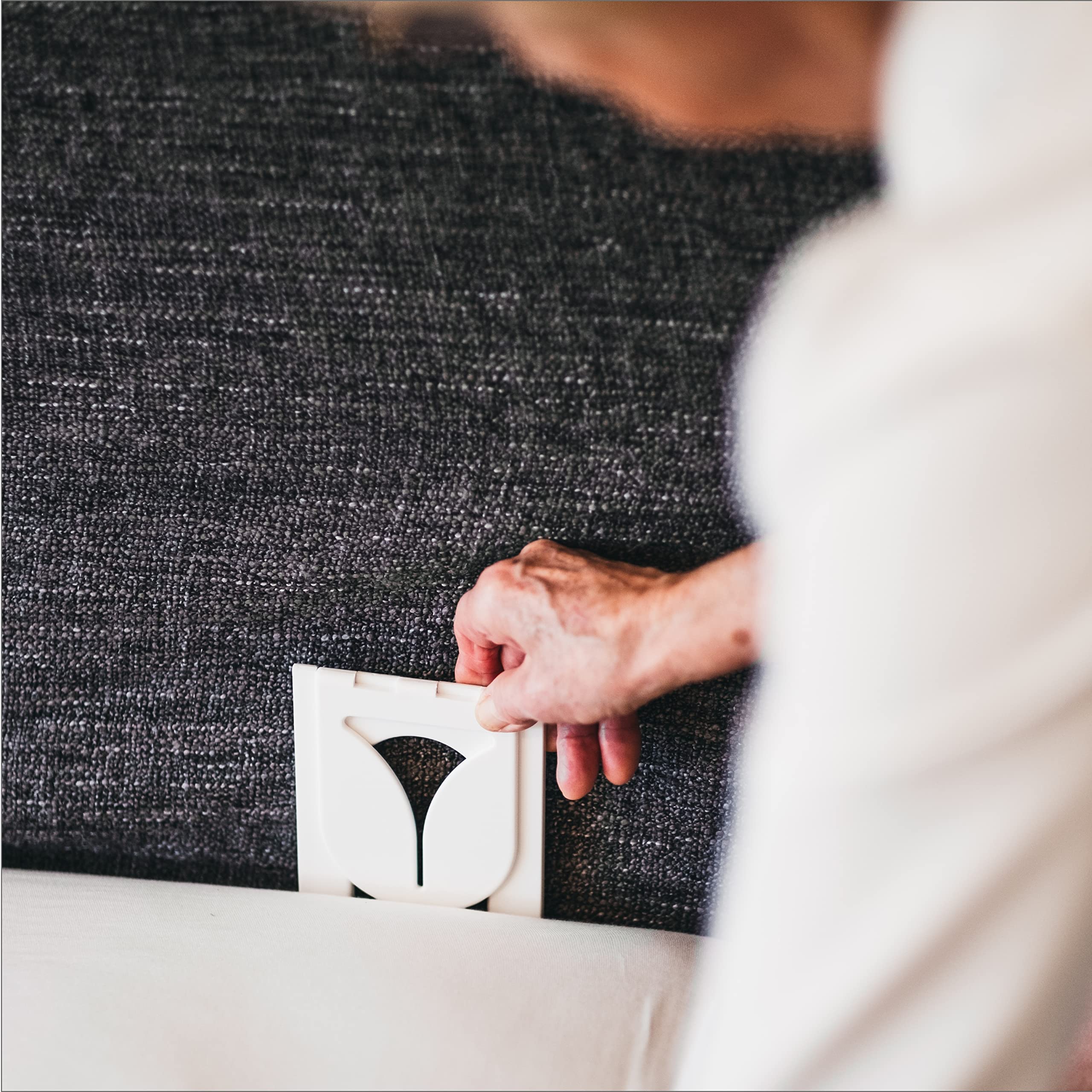 MyBedMaker ergonomiczny pomocnik na co dzień z klipsami do prześcieradła dla seniorów i niepełnosprawnych, praktyczne prześcieradło z gumką do łatwego zakładania na łóżko, kolor czarny i biały, 29 x