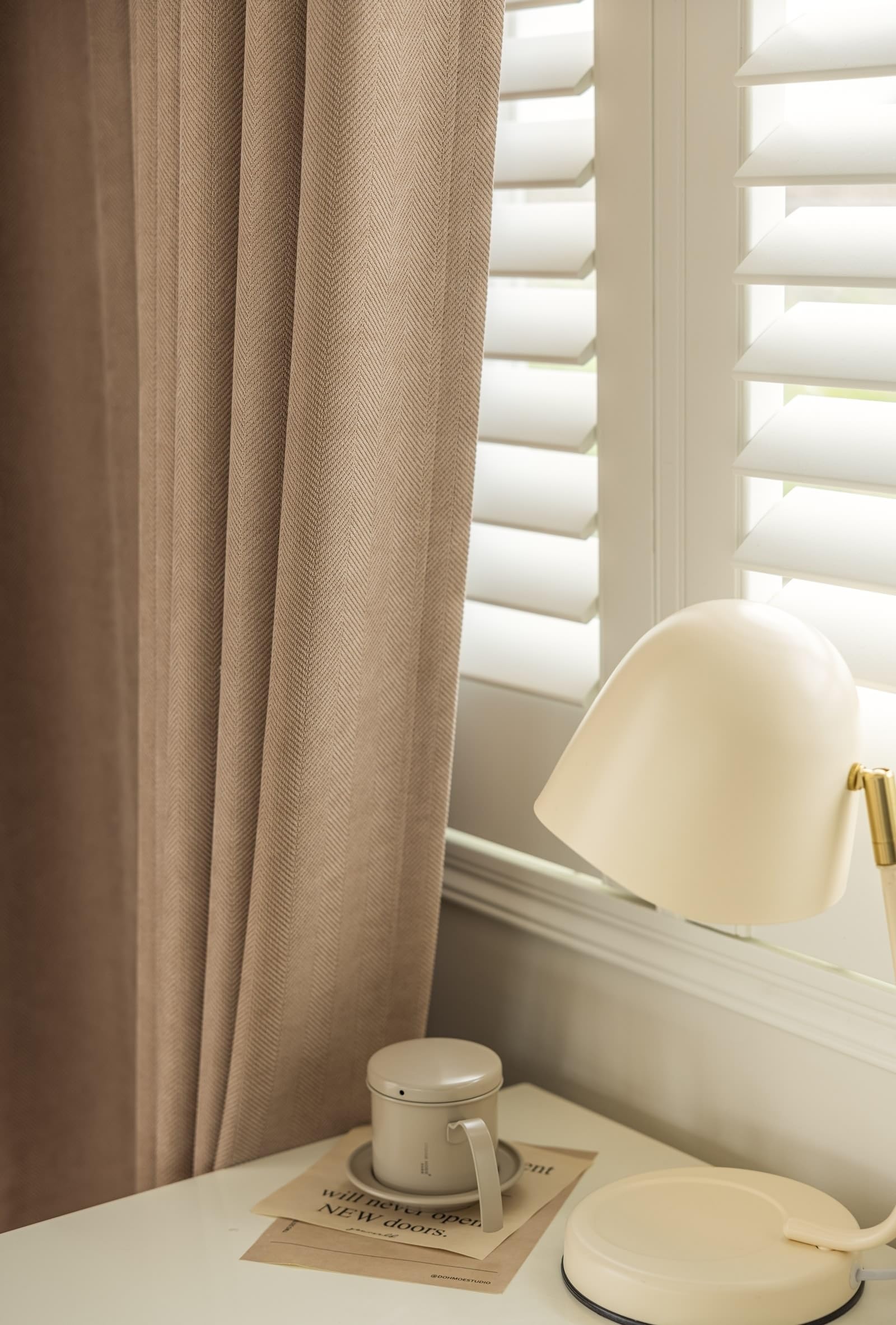 Gardiene Verdunkelnd 214 cm Lang, Vorhänge Braun Wohnzimmer Chenille mit Ösen Fenster Vorhang Einfarbig Jacquard Moderne 2 Stück Ösenvorhang für Schlafzimmer, 214x107 cm(Höhe x Breite)