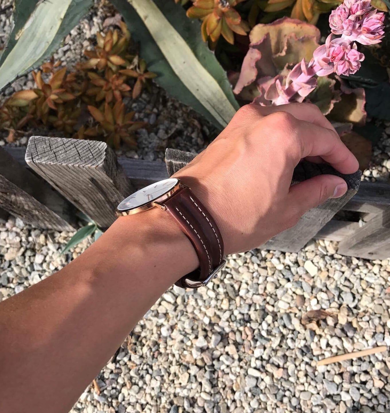 NewLife 18mm Brown Genuine Leather Watchband | Semi Oil, Sides Padded Center Dimpled, Smooth, Watchstrap with Creamy White Stitches that brings to Any Watch (Men’s Standard Length)