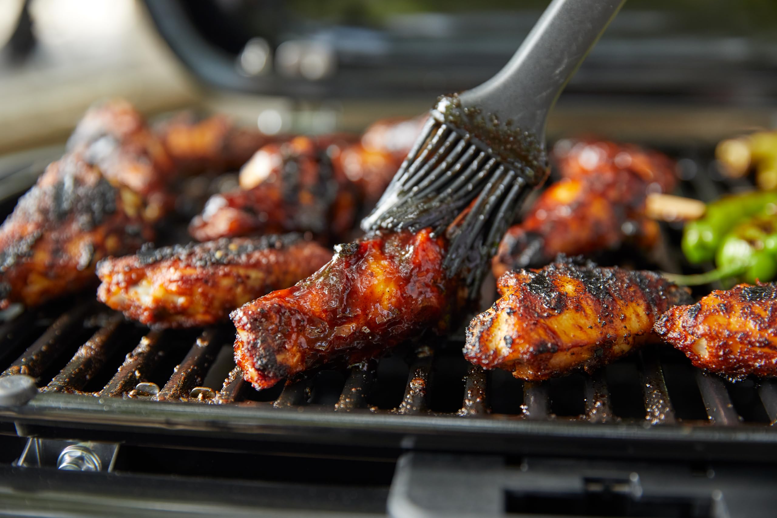 Weber Traveler Compact Gasgrill mit klappbarem Untergestell und Rädern