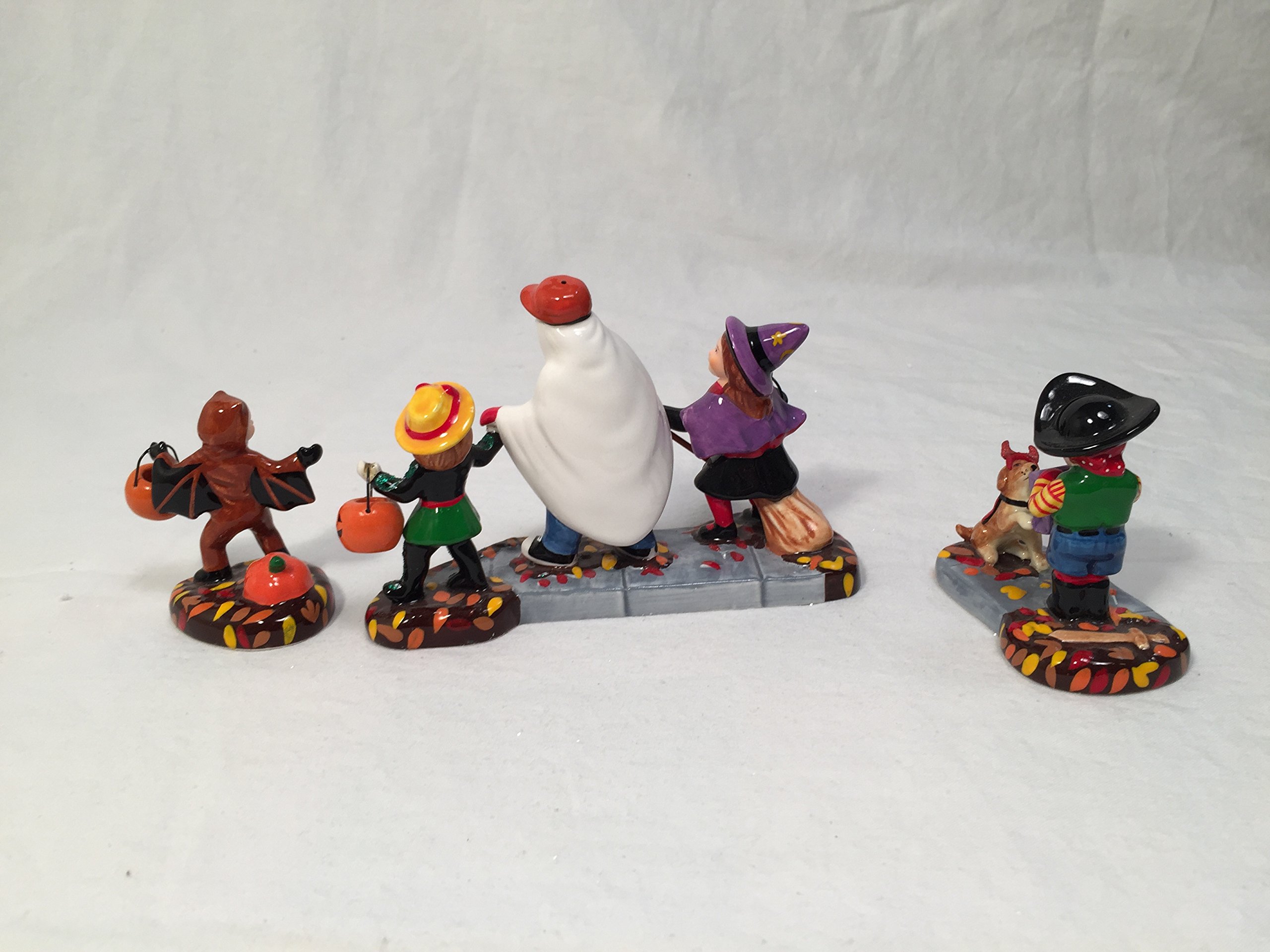 Department 56: Statuetta Snow Village Halloween Con Dolcetti, Perfetta Per Il Tuo Villaggio Incantato! - 2