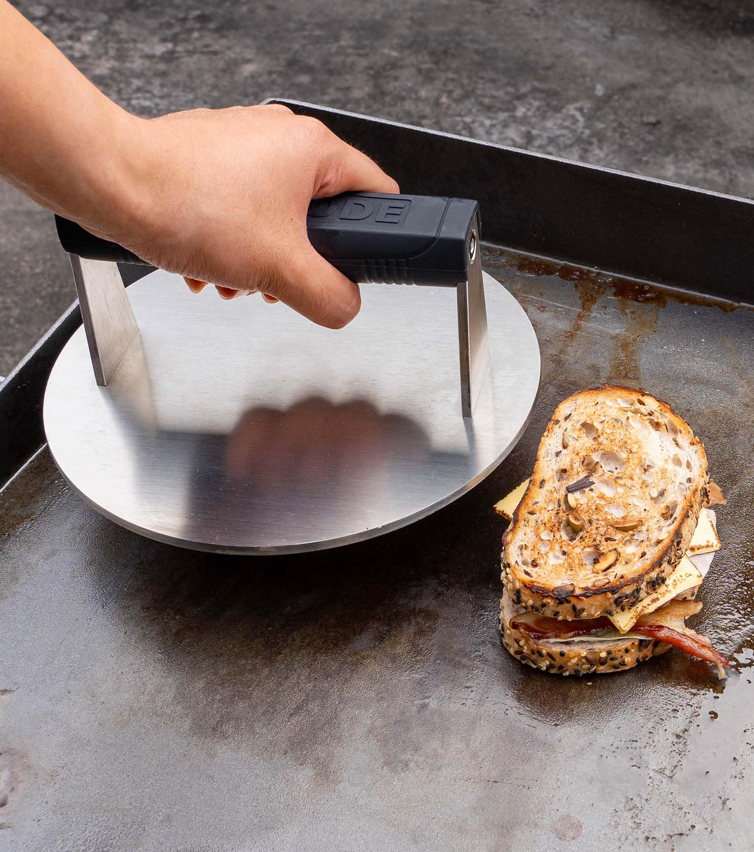 Pressa per Hamburger in Acciaio Inox, Tonda, 20,5 cm, 1,45 kg | Schiacciahamburger tondo, facile da pulire, ideale per smash burger su piastra, griglia e barbecue