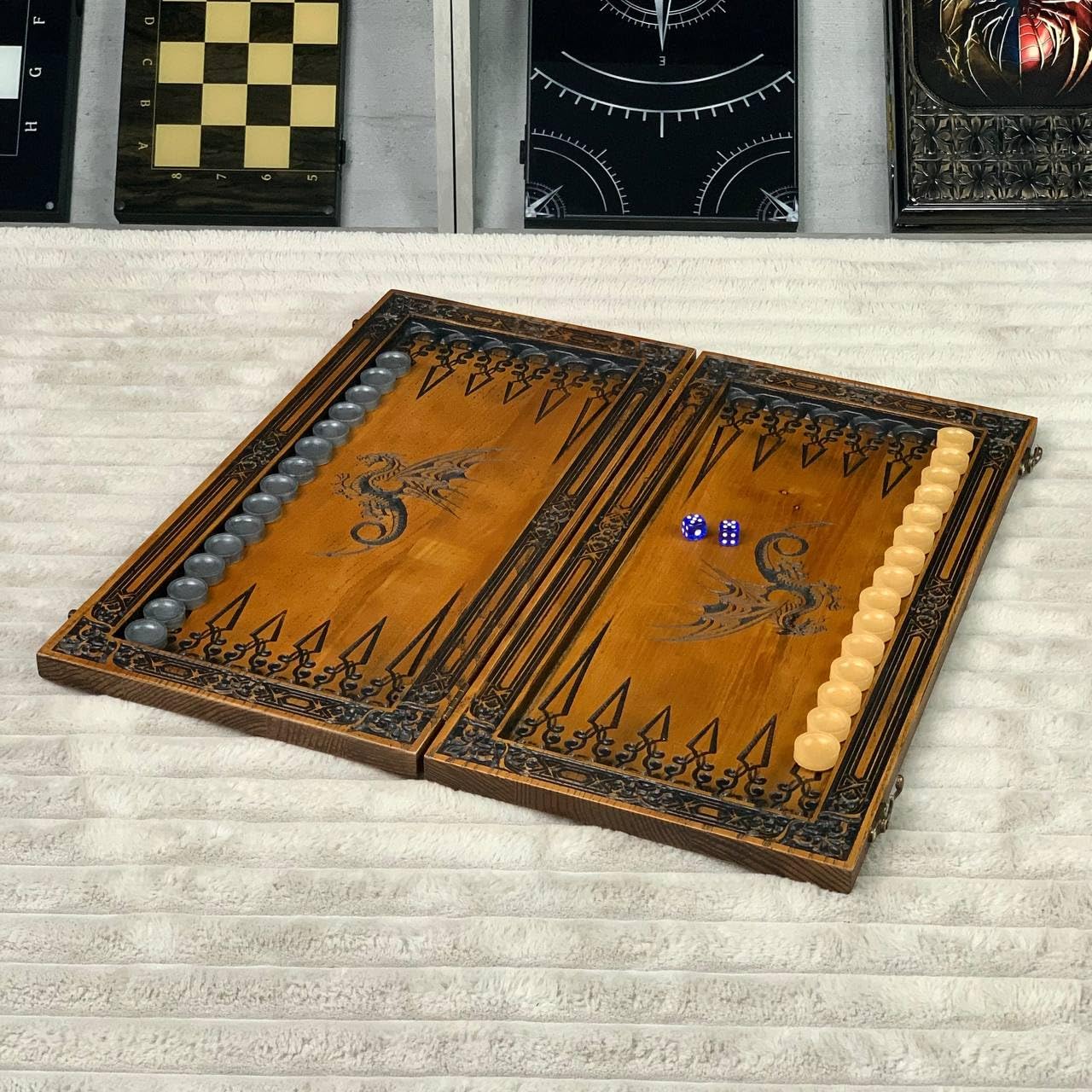 Juego de backgammon de madera de lujo hecho a mano – Tabla de tilo premium de 45,72 cm con azulejos de resina y dados, tablero de juego personalizado – Juego elegante para adultos coleccionistas
